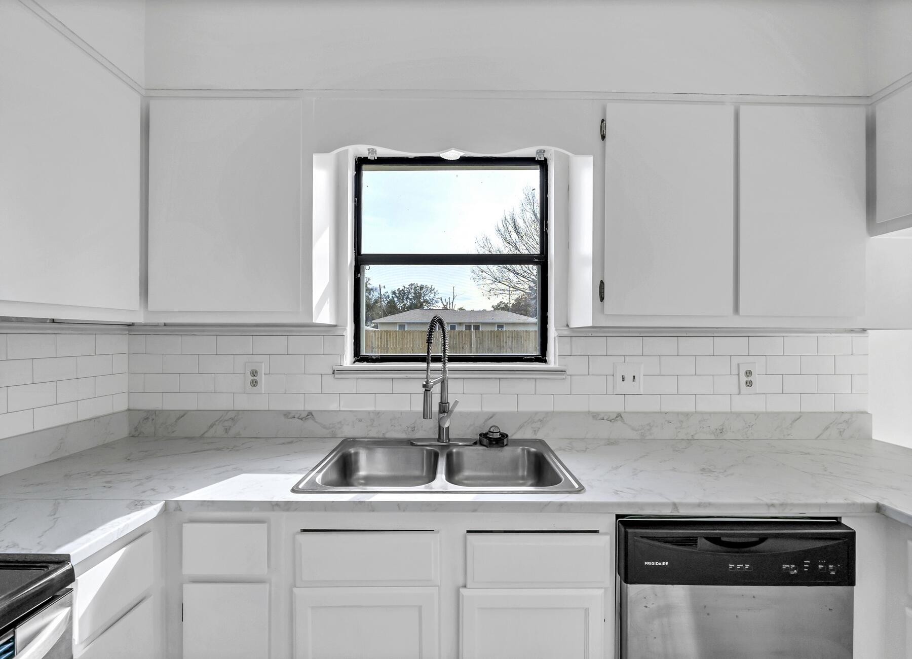 WYNNEHAVEN BEACH ESTATES - Residential Lease