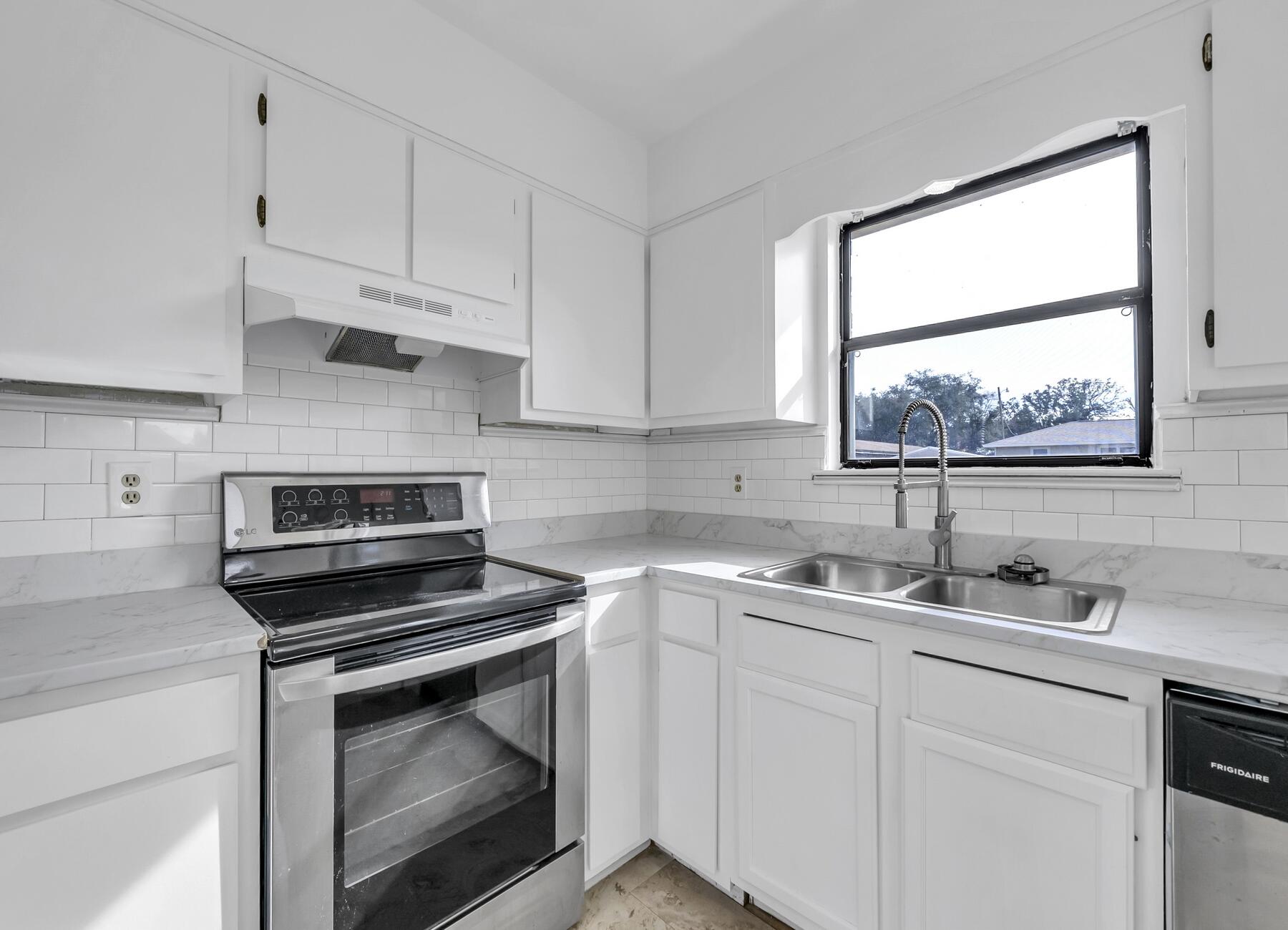 WYNNEHAVEN BEACH ESTATES - Residential Lease