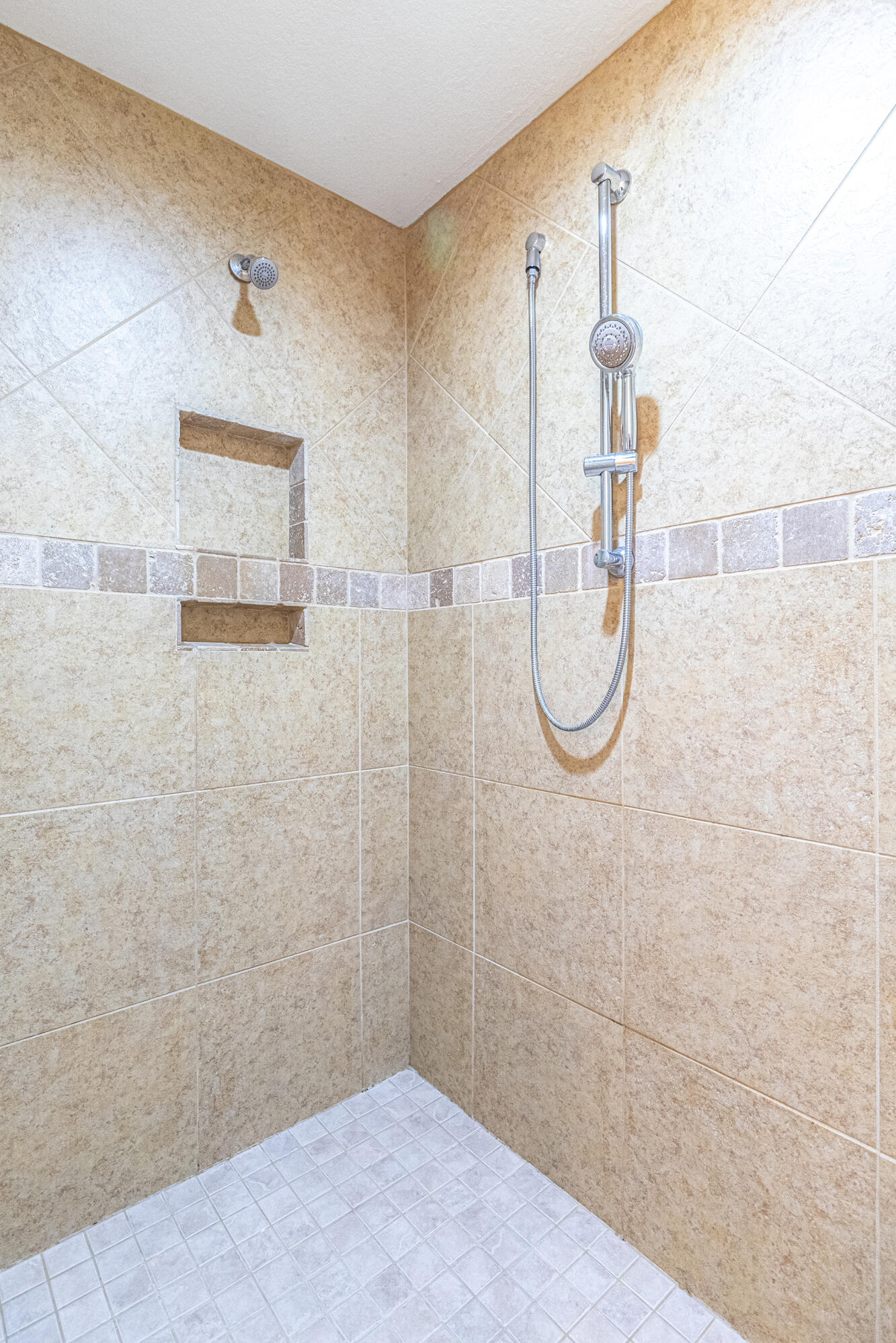 BROOKE ESTATES PH III - Residential Lease