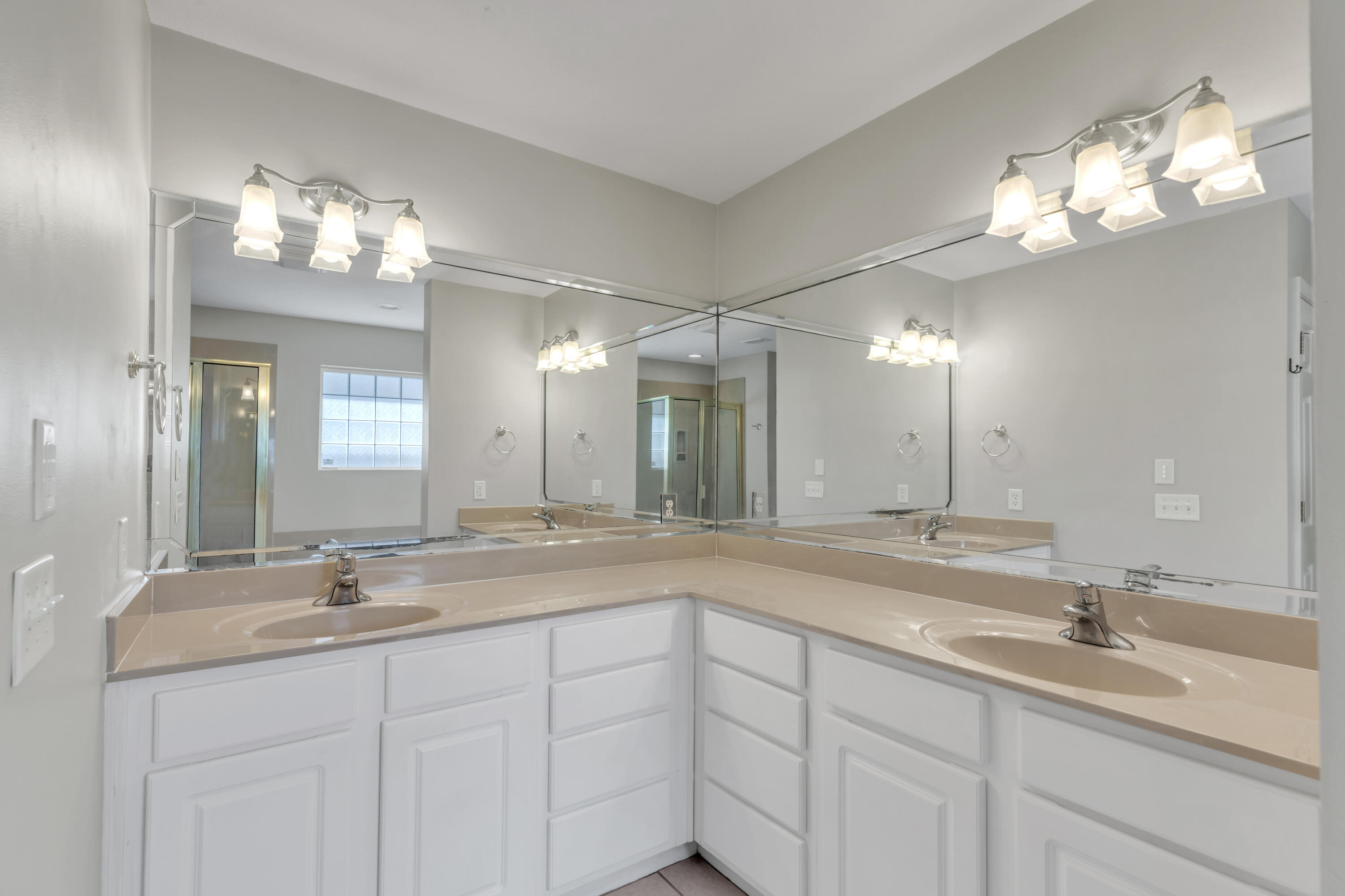 SUMMER PLACE - Residential Lease