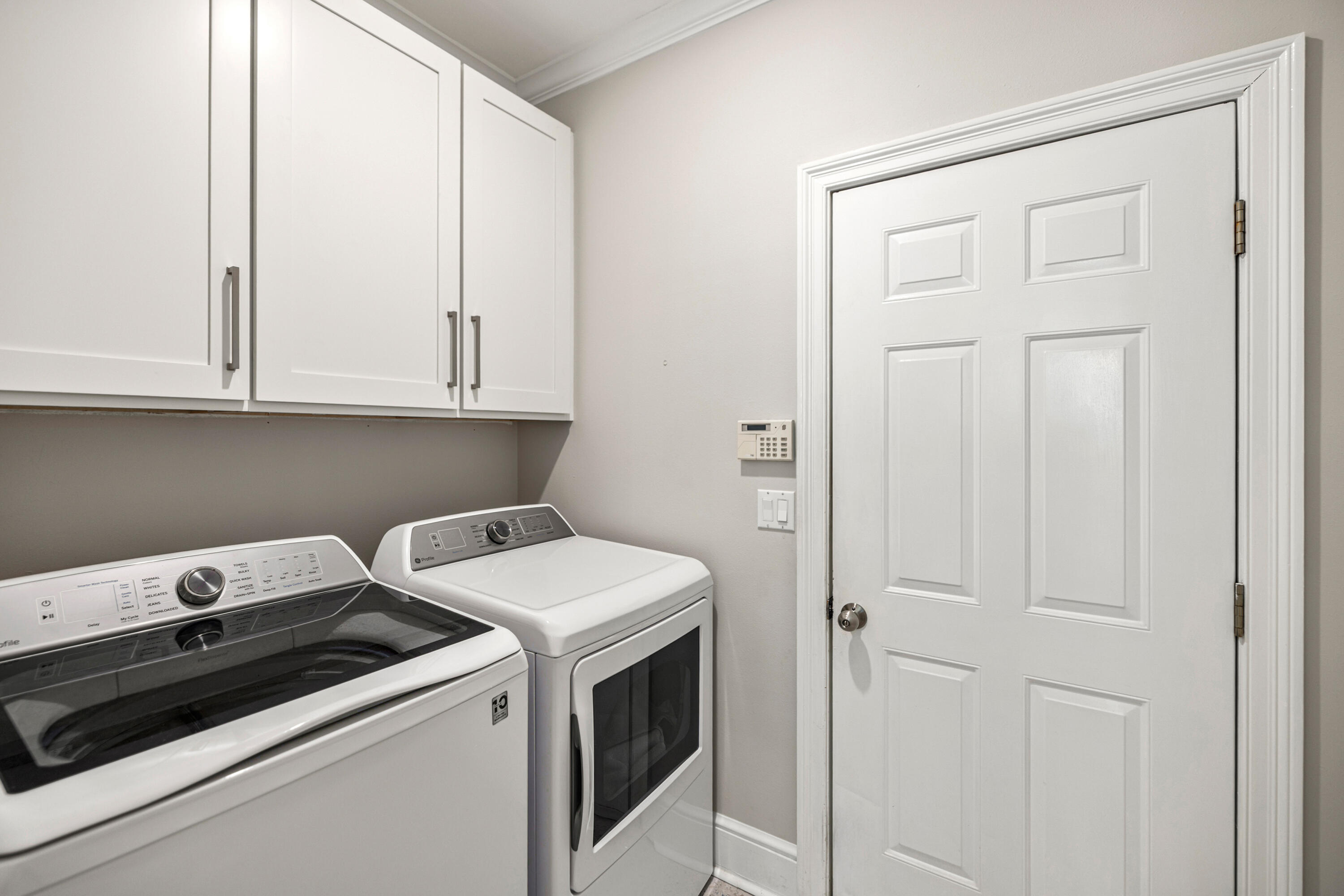 BAYTOWNE AVE EAST - Residential