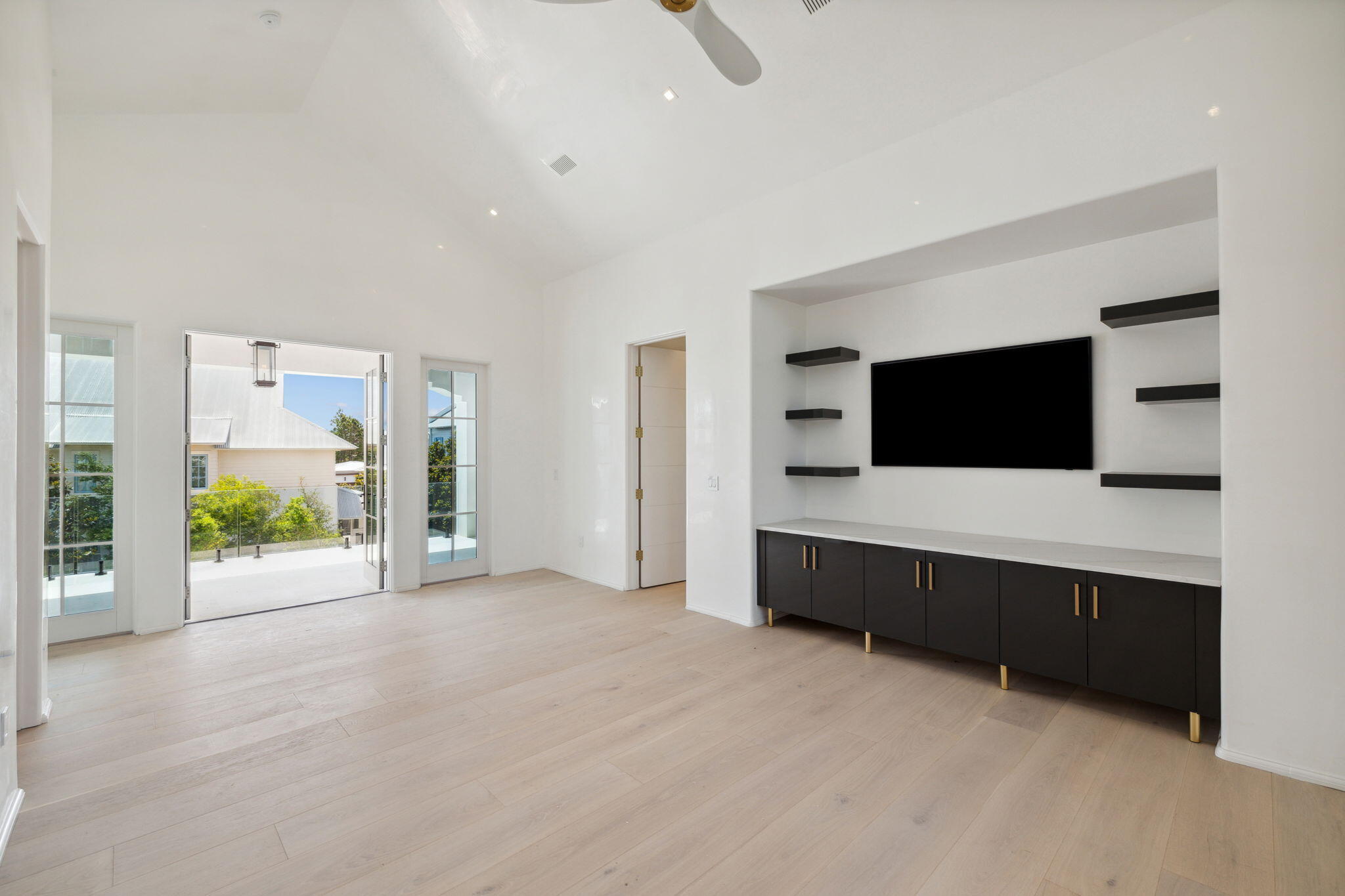 RETREAT THE - Residential