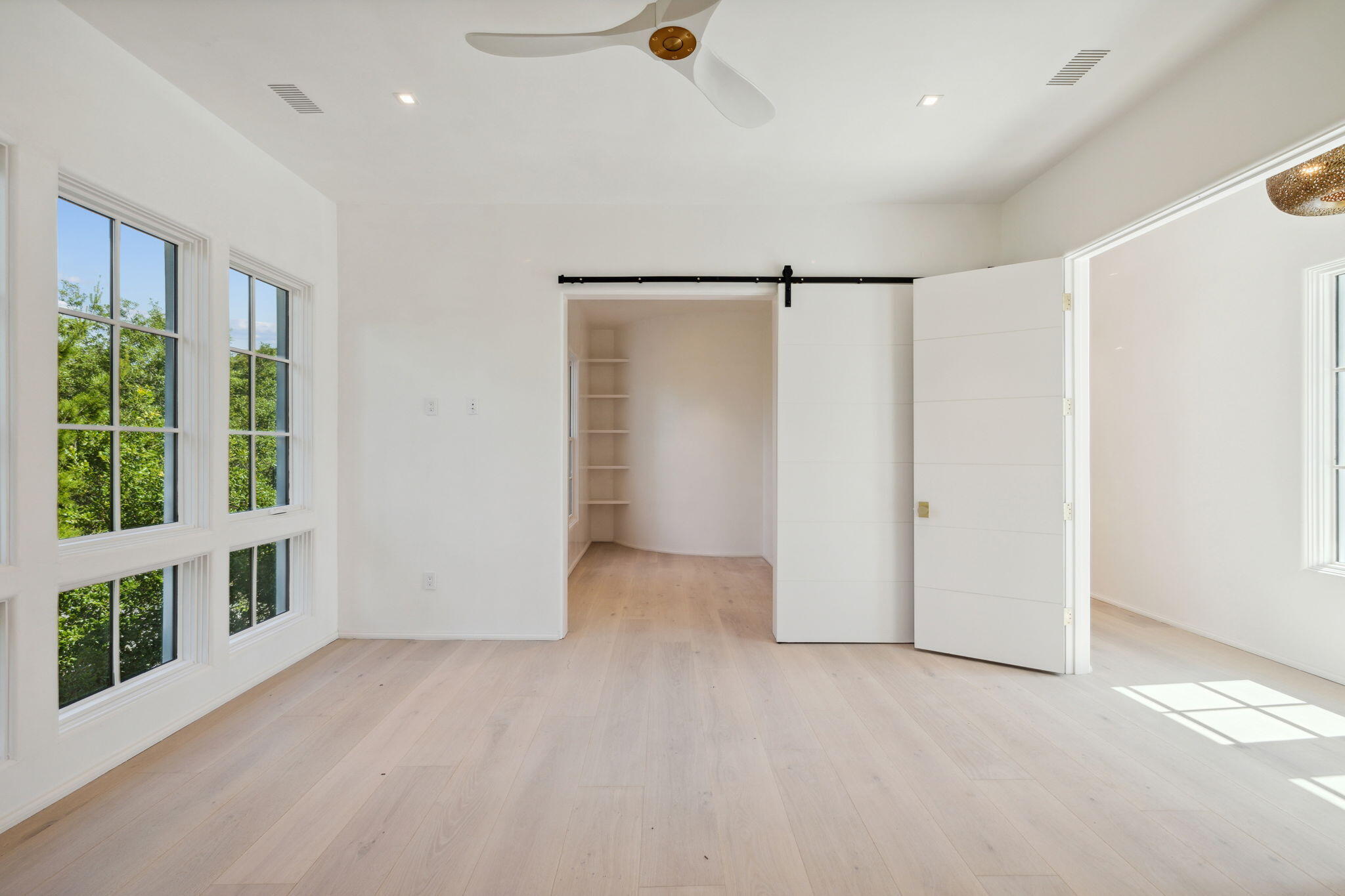 RETREAT THE - Residential