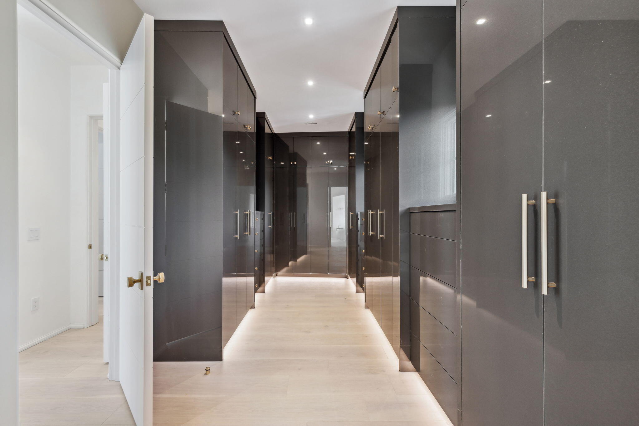 RETREAT THE - Residential