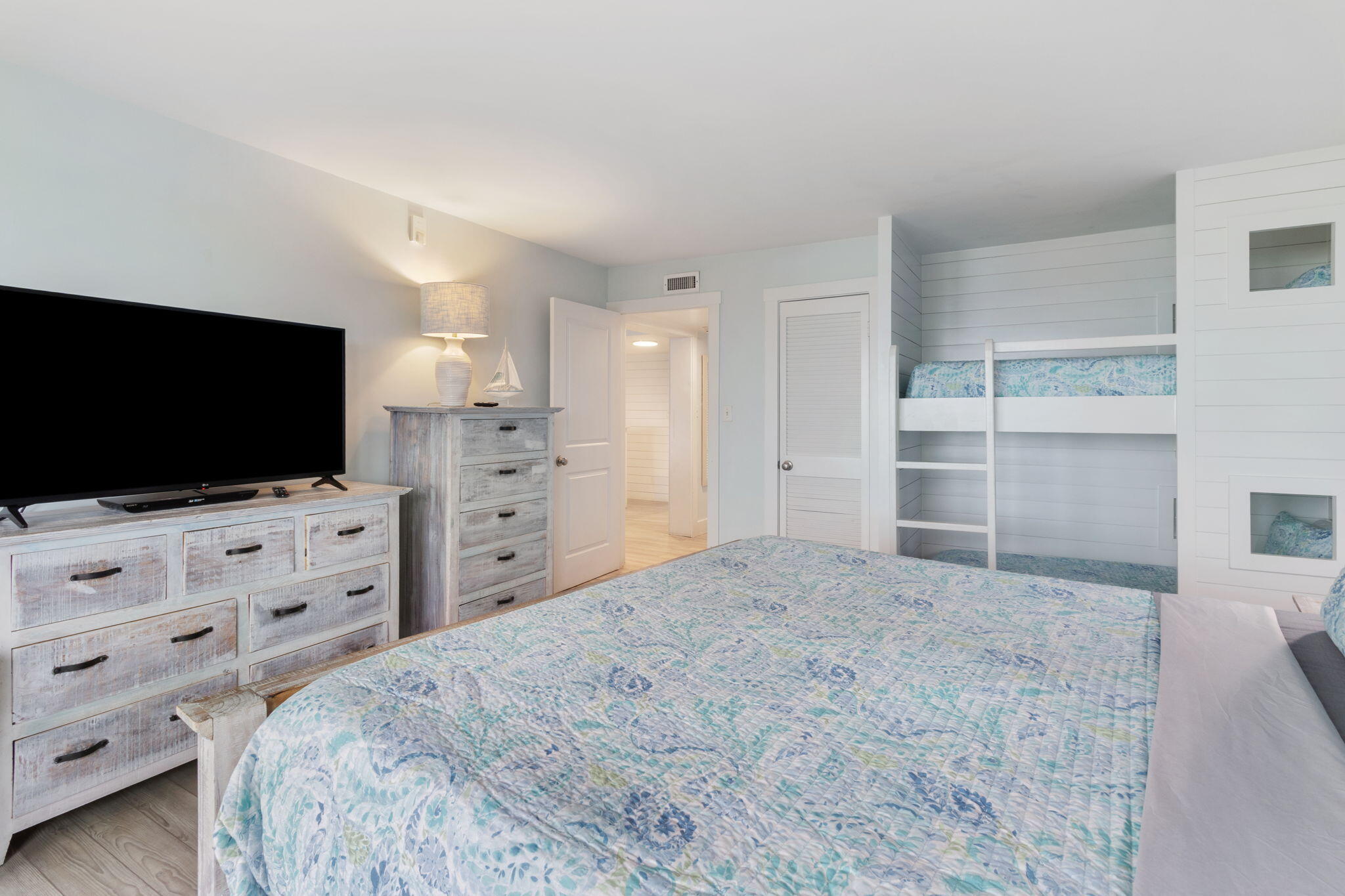 EDGEWATER - Residential