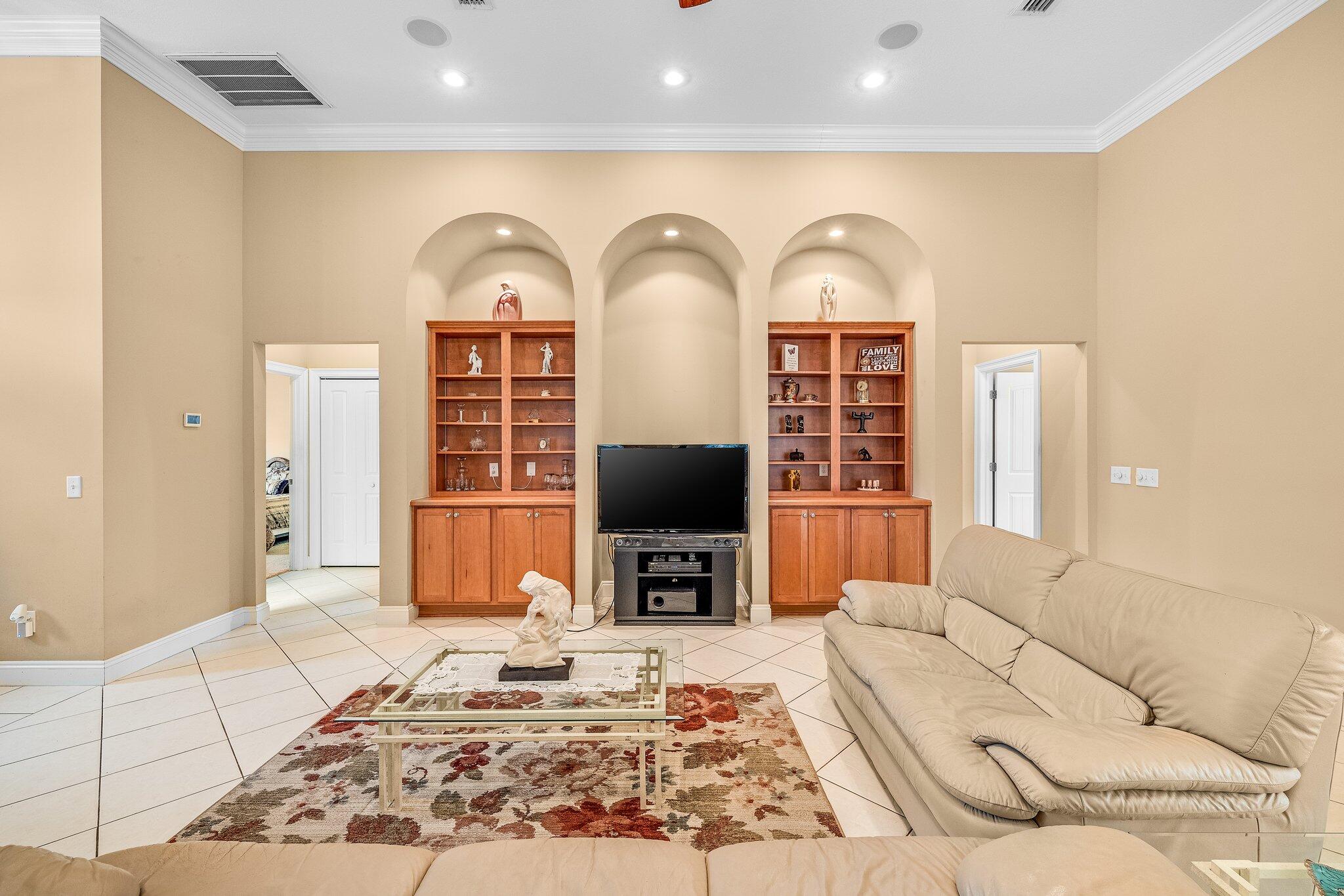 COLONY CLUB HARBOUR PH 1 - Residential