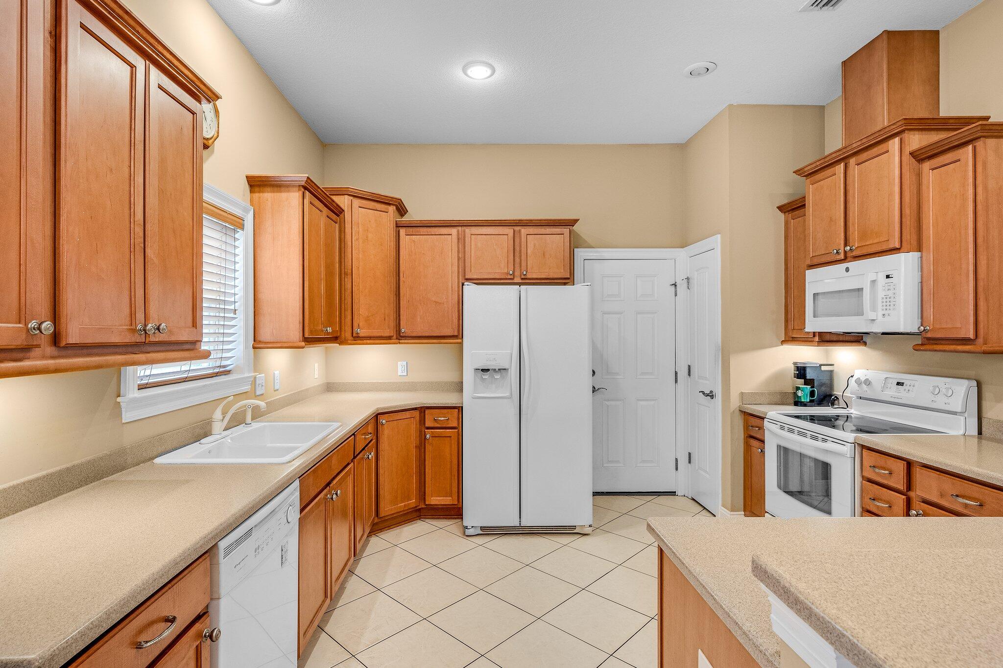 COLONY CLUB HARBOUR PH 1 - Residential