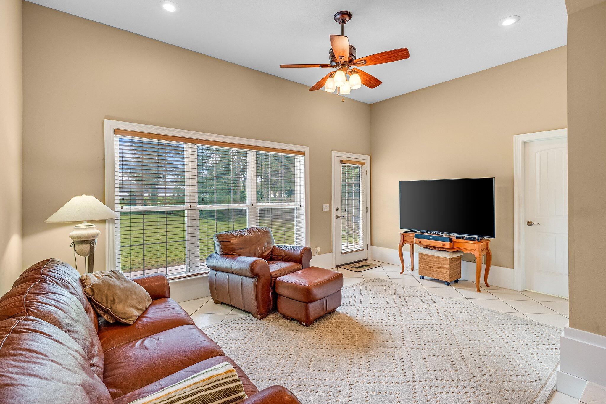 COLONY CLUB HARBOUR PH 1 - Residential