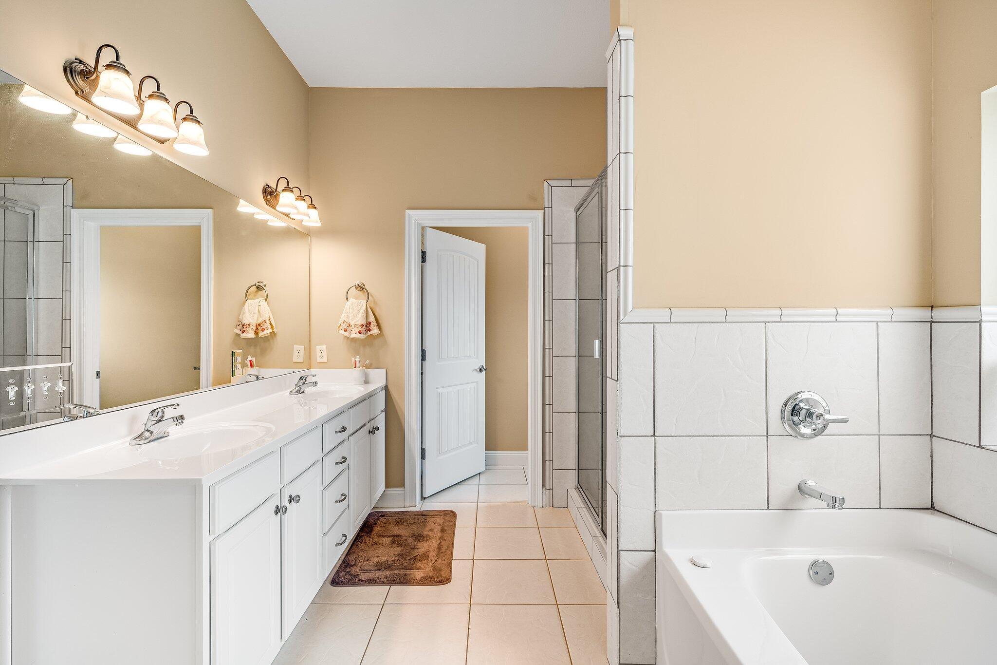 COLONY CLUB HARBOUR PH 1 - Residential