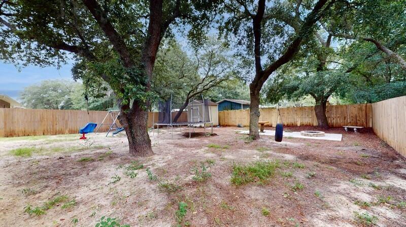 RIVERVIEW ESTATES LOT 5 AS DESIN OR 4062 PG 407 - Residential