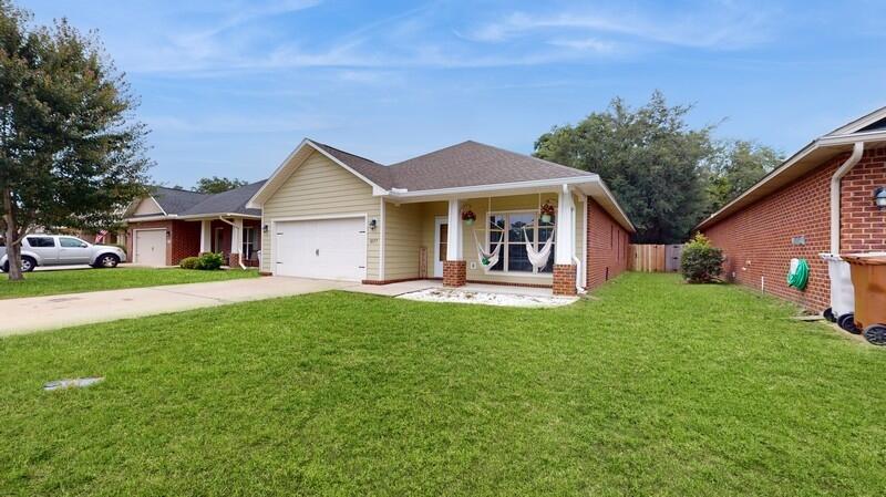 RIVERVIEW ESTATES LOT 5 AS DESIN OR 4062 PG 407 - Residential