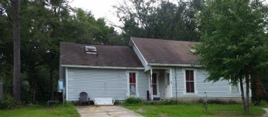 This property is now under auction terms. All offers must be submitted via the website at www.hudsonandmarshall.com. This property is subject to a 5% or $2,500 minimum buyer's premium pursuant to the Auction Terms & Conditions. The Seller is offering a closing cost concession of 6% of the total purchase price (only for buyers who obtain financing to purchase this property)There is no access and not to disturb the occupants.