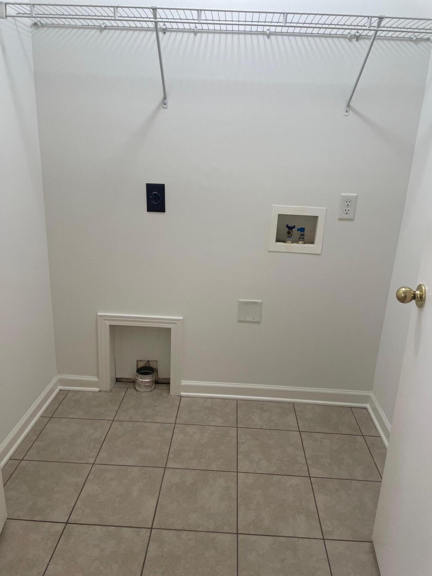 BAYWOOD T/H - Residential Lease