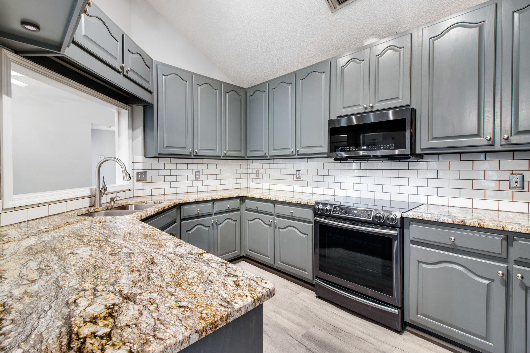 HOLLEY BY THE SEA - Residential