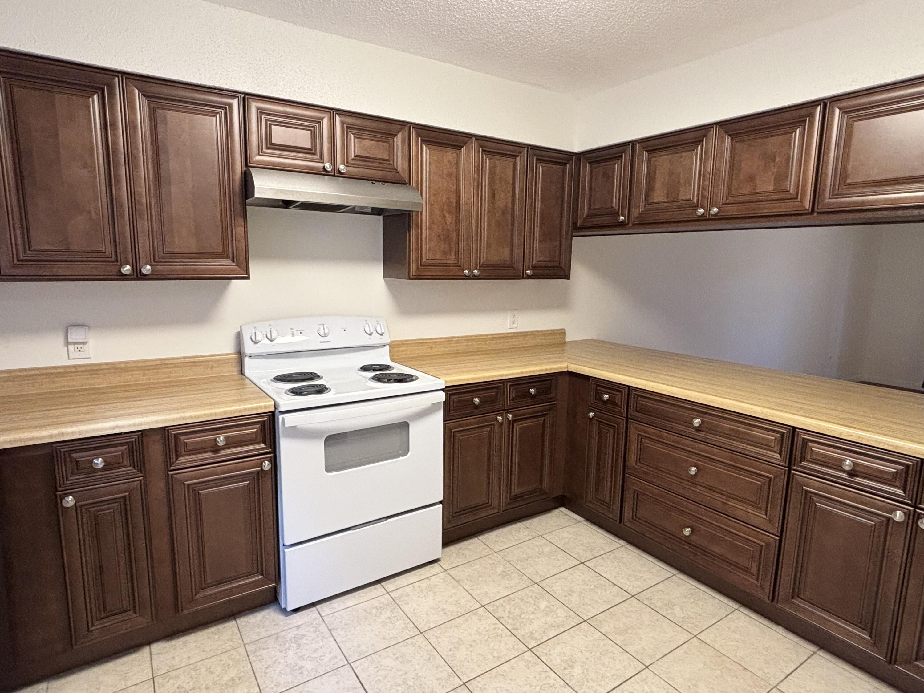 WHISPERING OAKS - Residential Lease