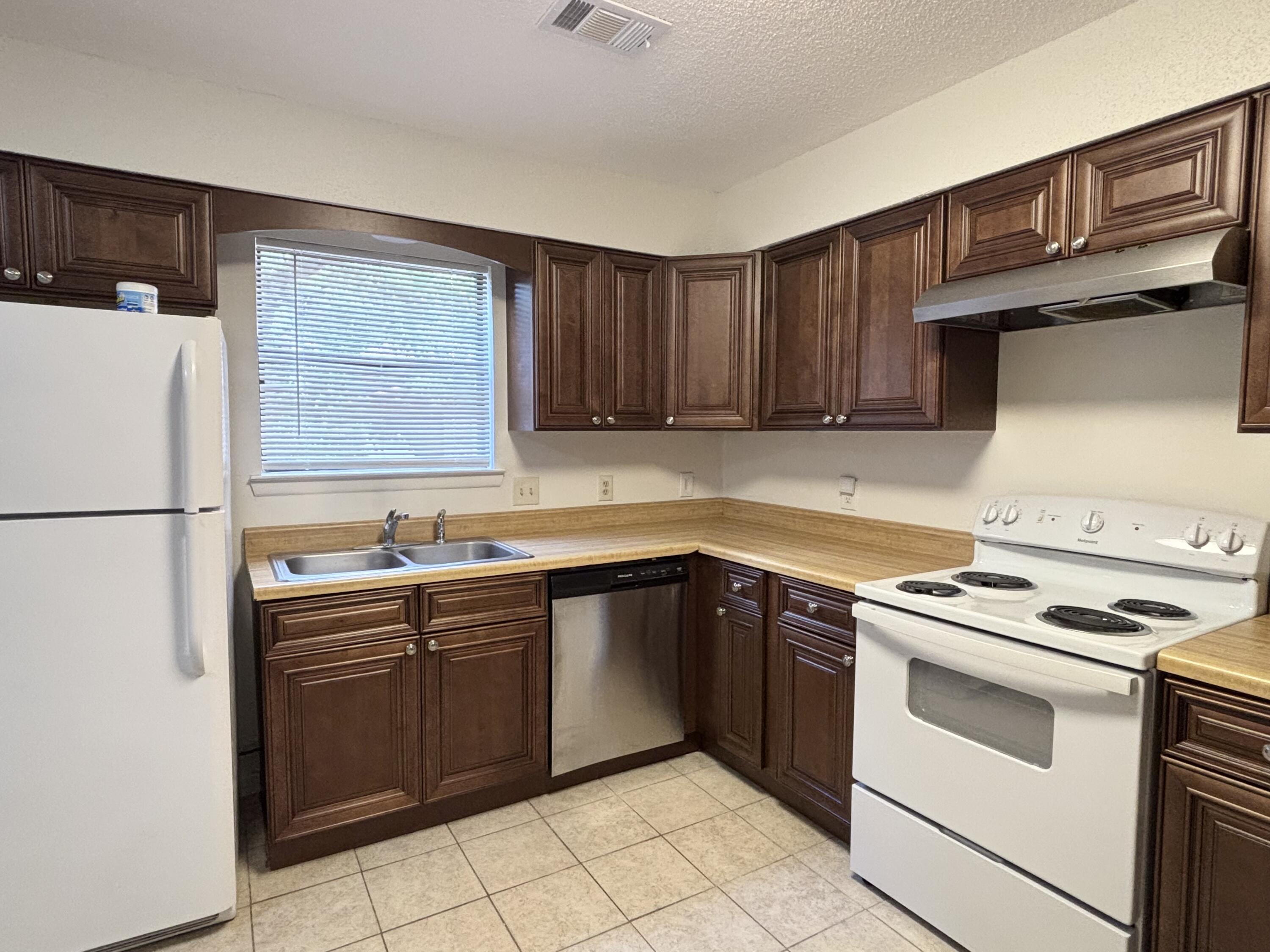 WHISPERING OAKS - Residential Lease
