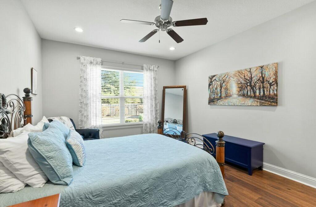HAMMOCK BAY - Residential