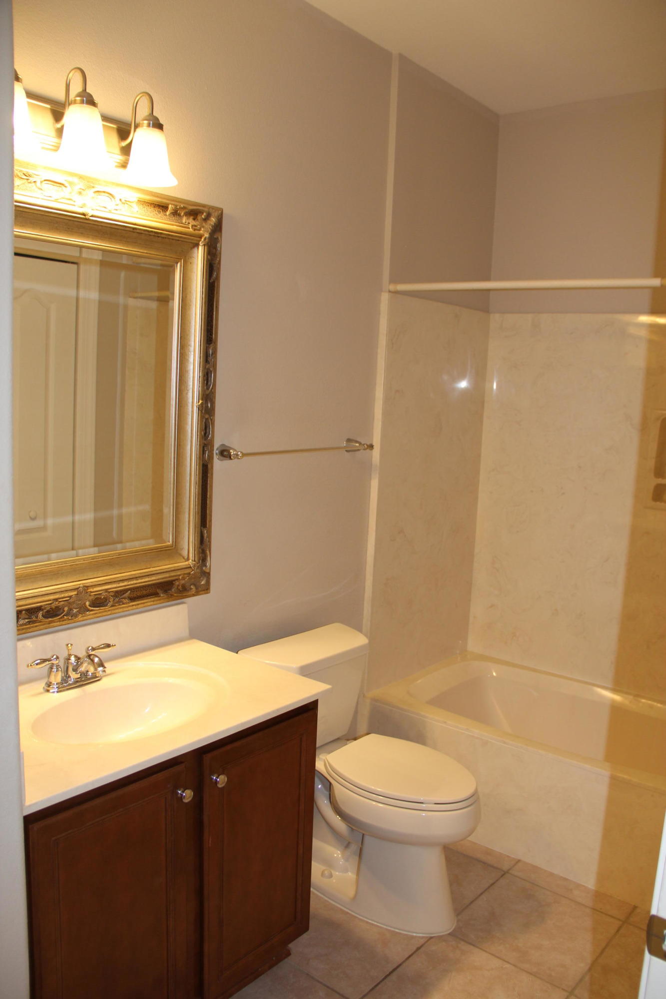 DIAMOND LAKES - Residential