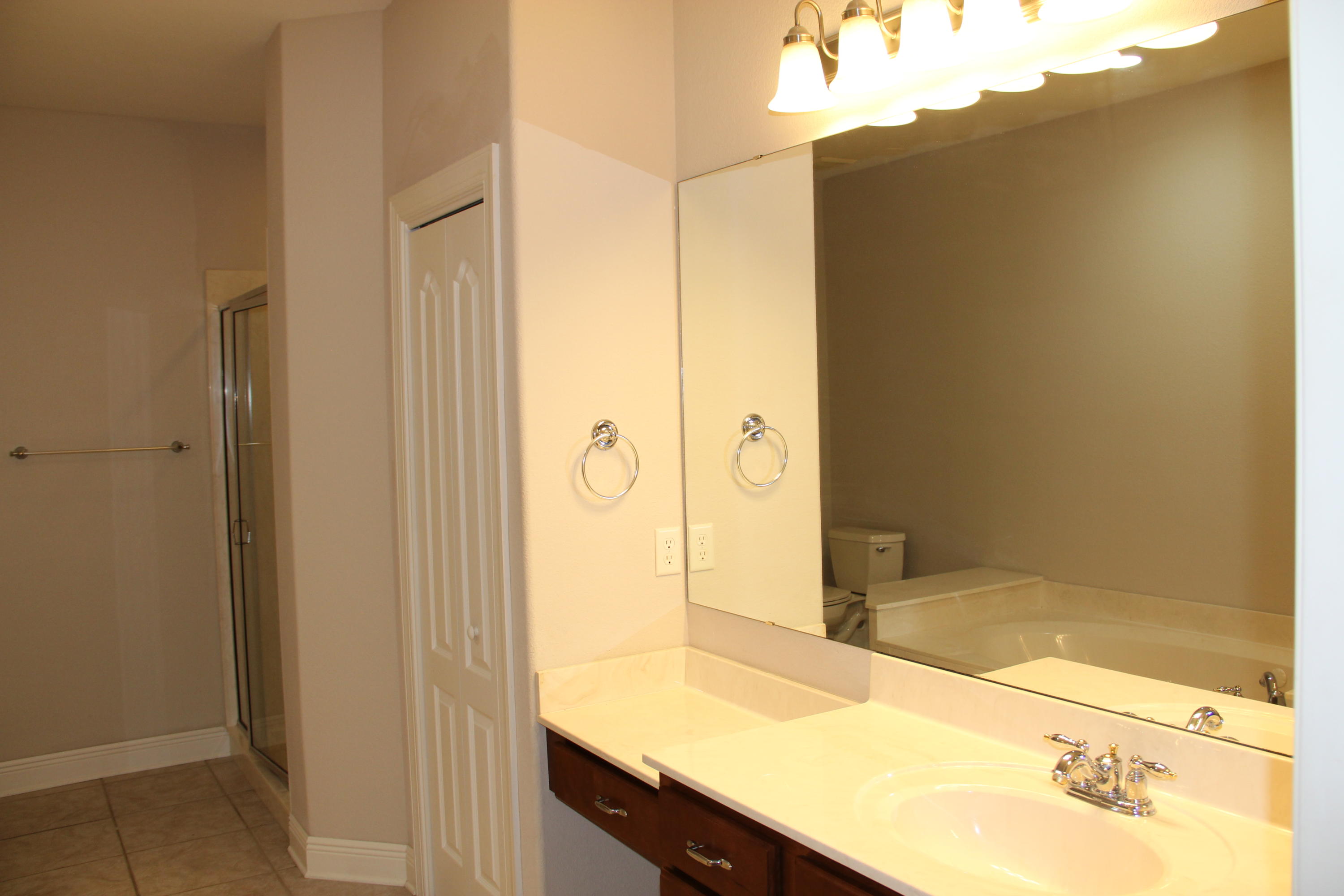 DIAMOND LAKES - Residential