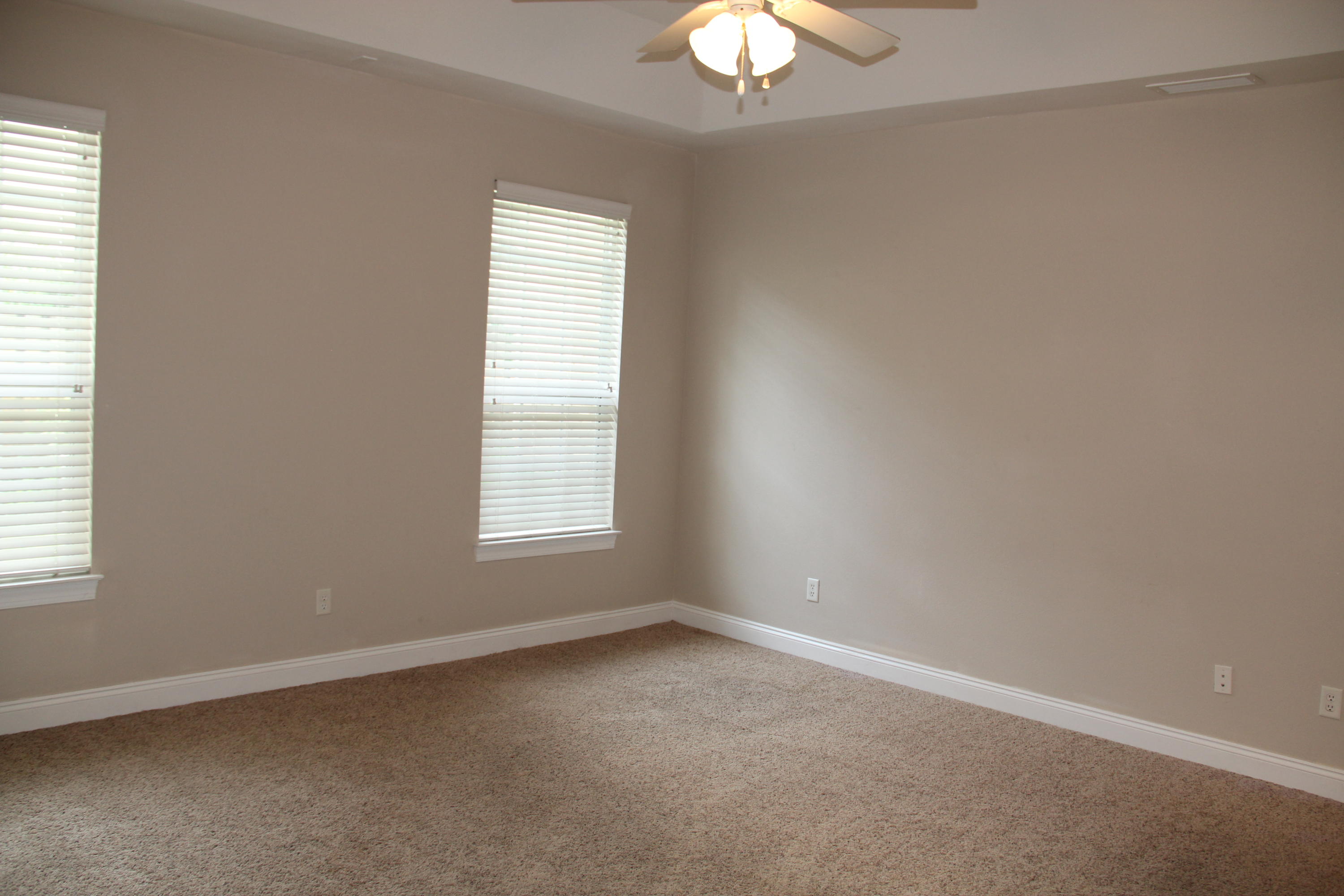 DIAMOND LAKES - Residential