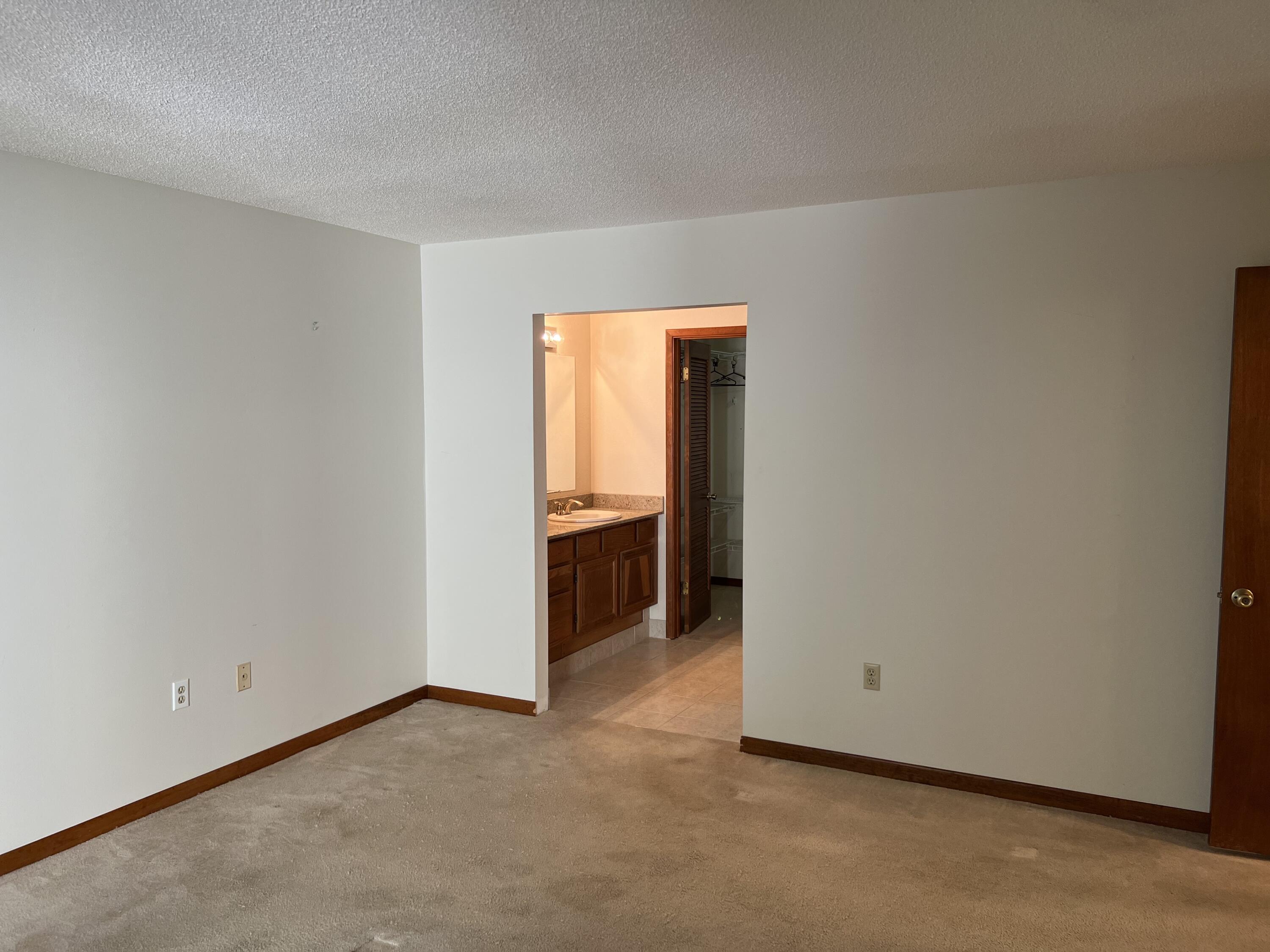 ROYAL OAK VILLAS BLUEWATER BAY - Residential