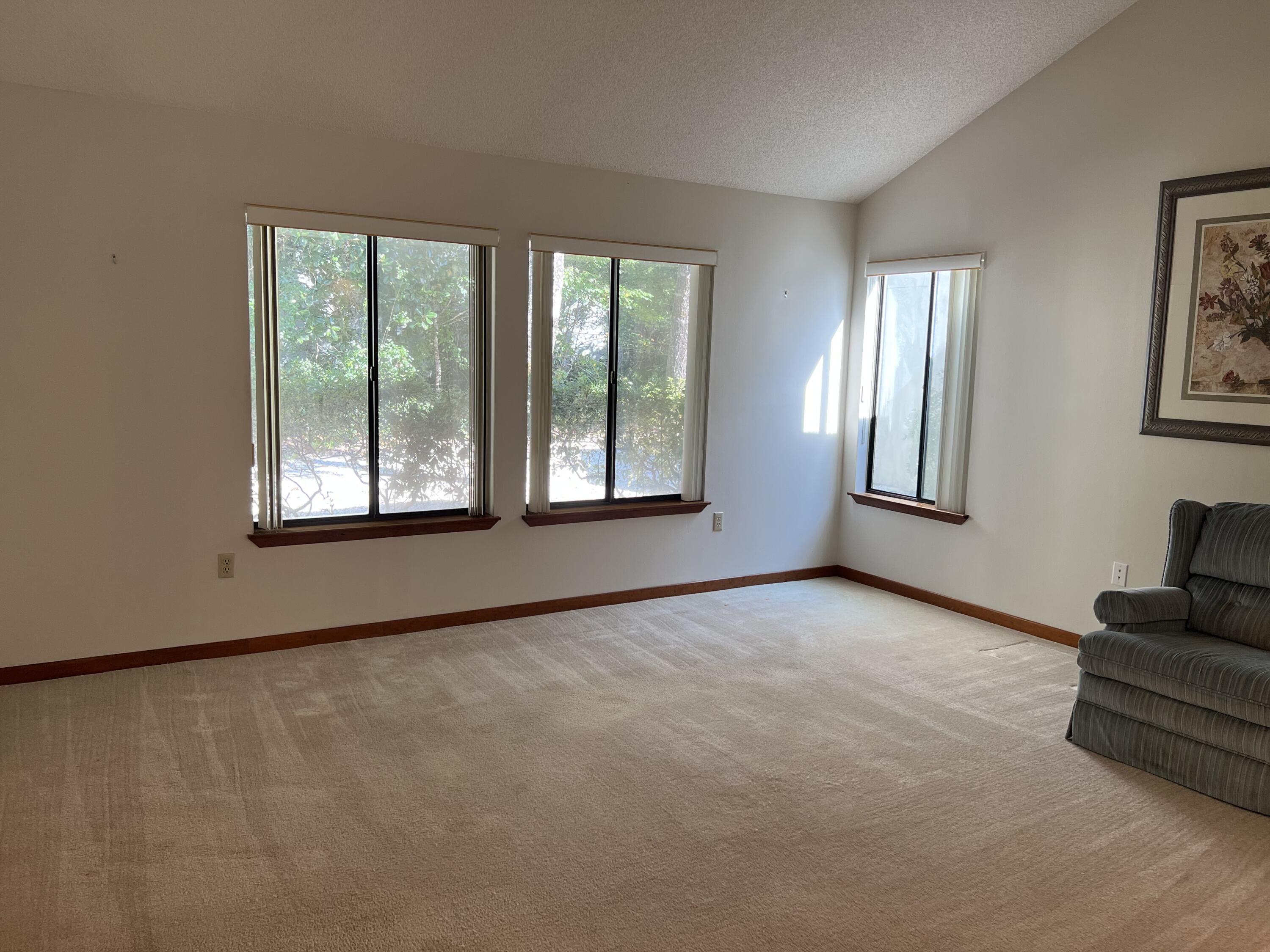 ROYAL OAK VILLAS BLUEWATER BAY - Residential