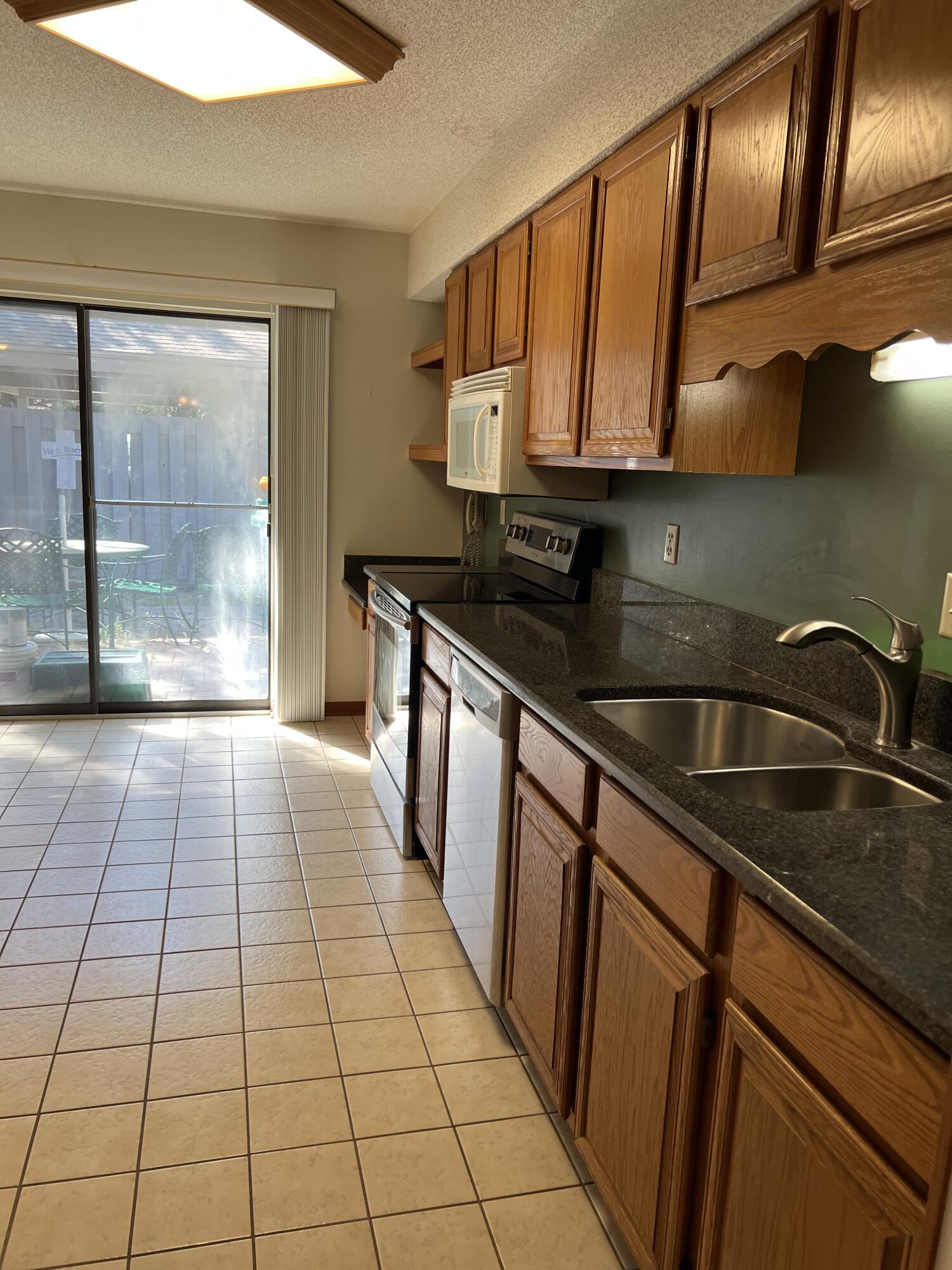 ROYAL OAK VILLAS BLUEWATER BAY - Residential