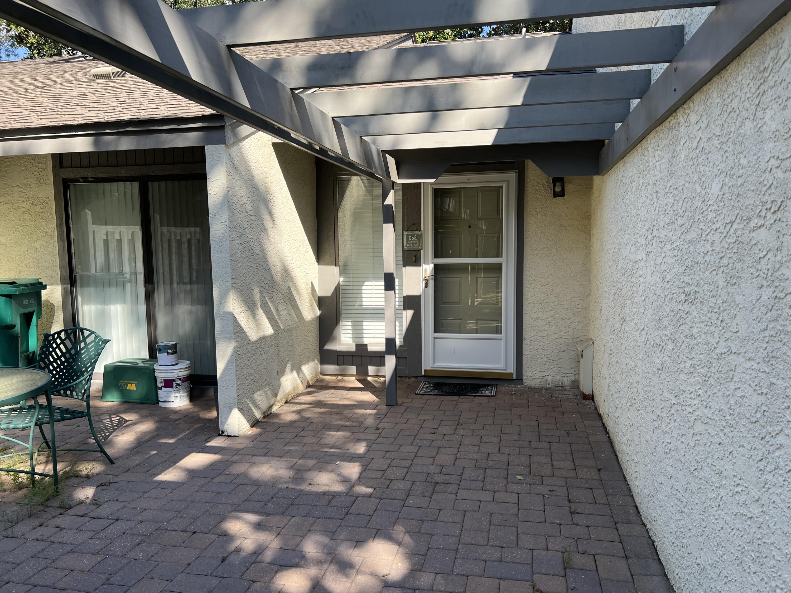 ROYAL OAK VILLAS BLUEWATER BAY - Residential