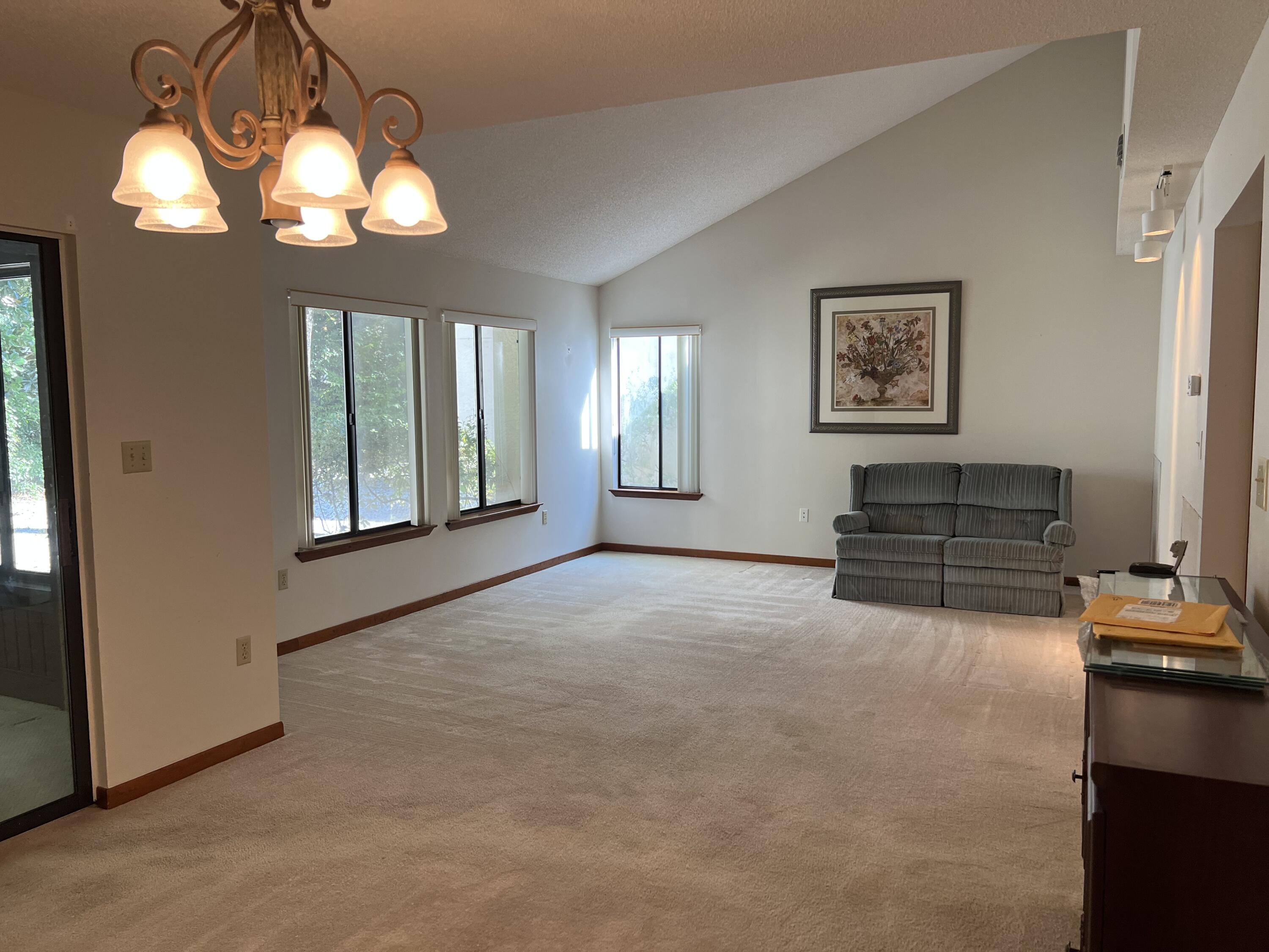 ROYAL OAK VILLAS BLUEWATER BAY - Residential