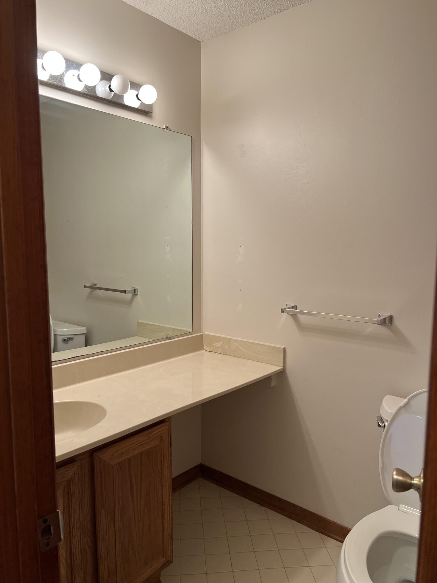 ROYAL OAK VILLAS BLUEWATER BAY - Residential