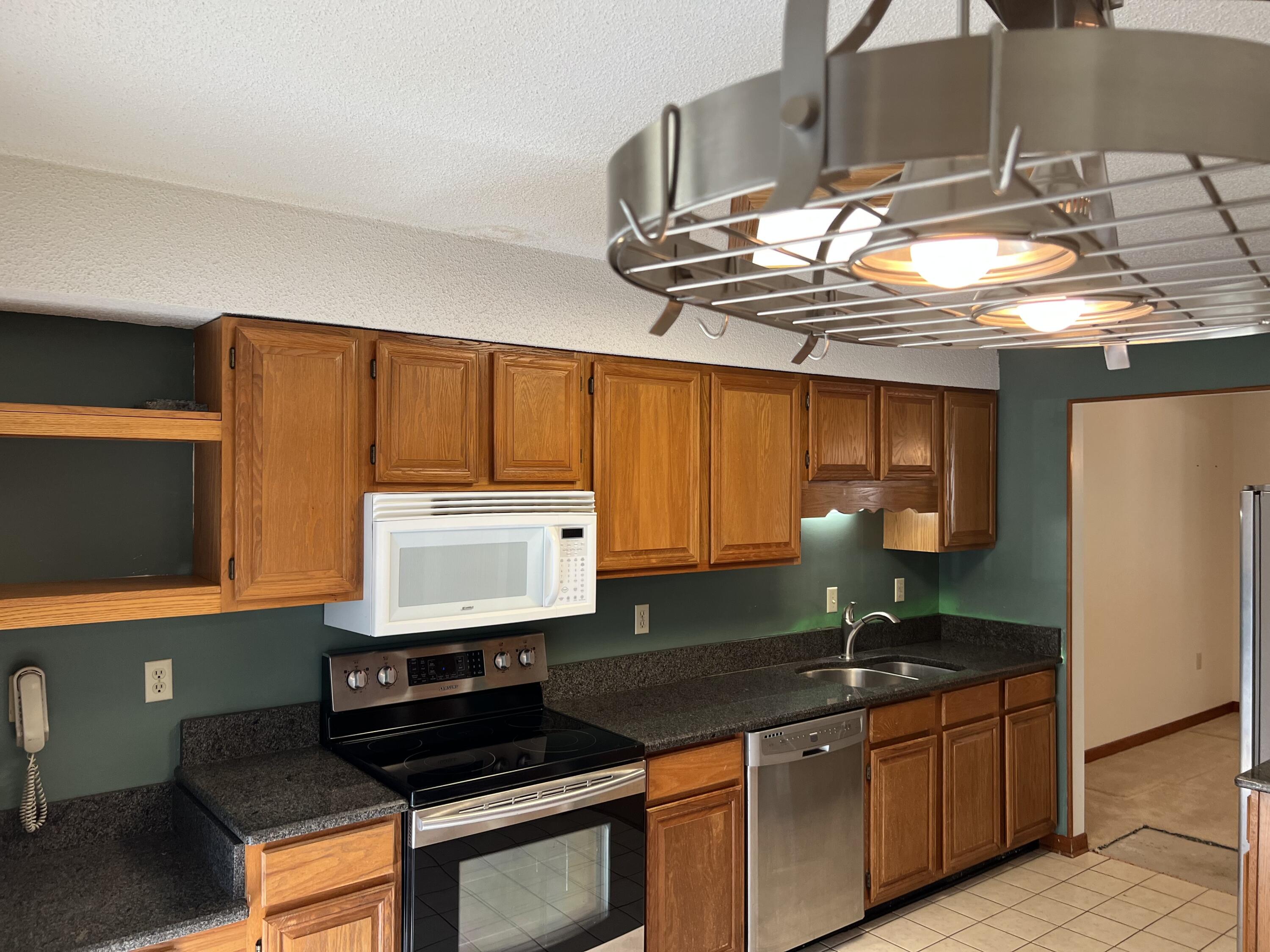 ROYAL OAK VILLAS BLUEWATER BAY - Residential