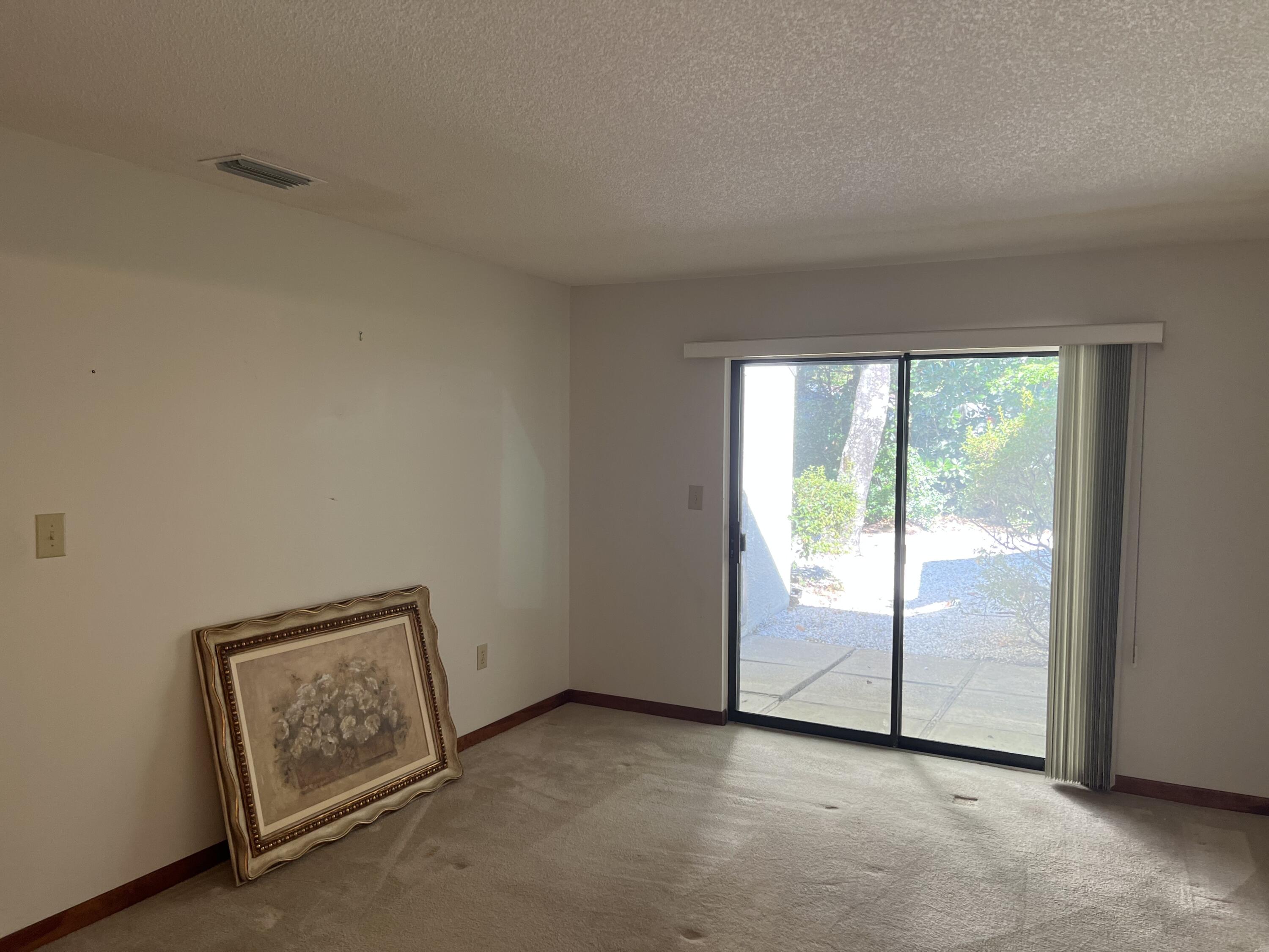 ROYAL OAK VILLAS BLUEWATER BAY - Residential