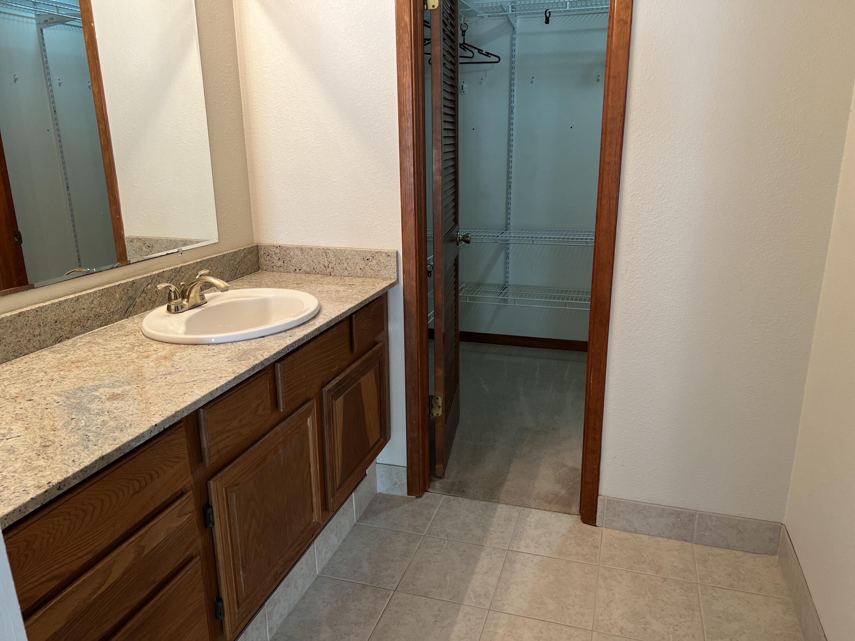 ROYAL OAK VILLAS BLUEWATER BAY - Residential