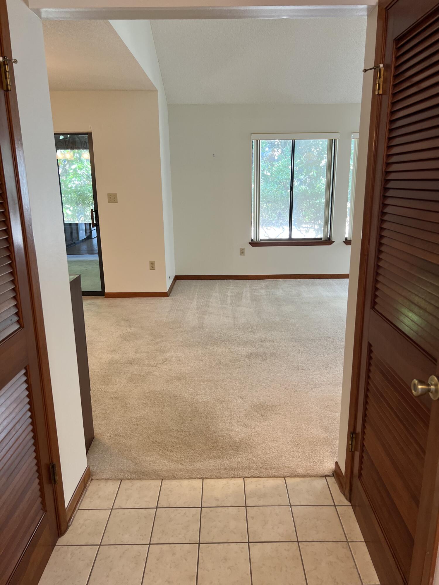 ROYAL OAK VILLAS BLUEWATER BAY - Residential