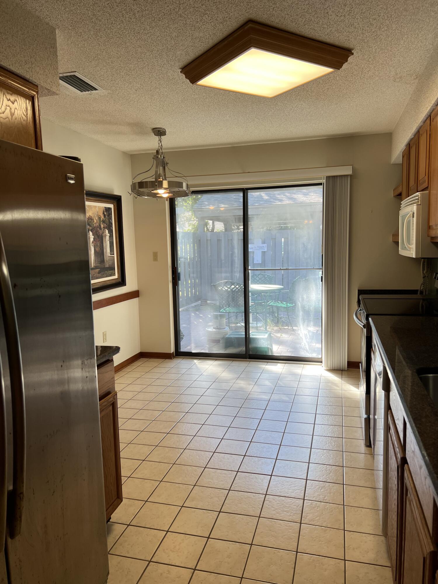 ROYAL OAK VILLAS BLUEWATER BAY - Residential