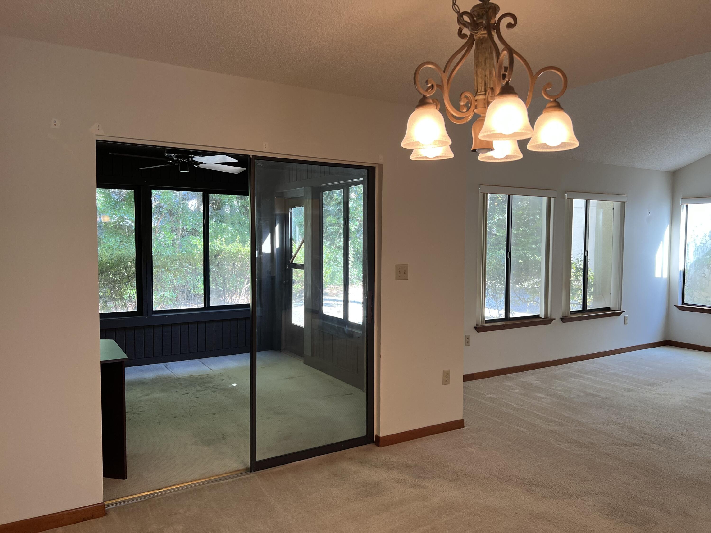 ROYAL OAK VILLAS BLUEWATER BAY - Residential