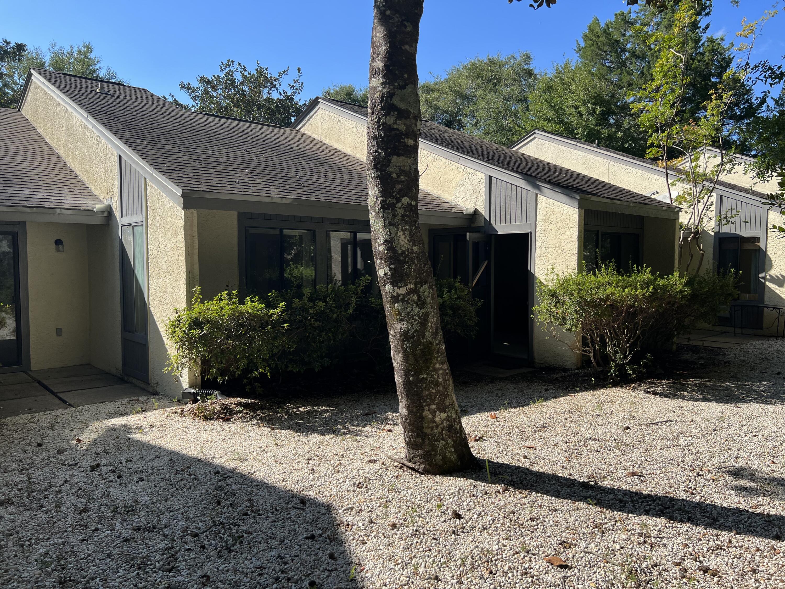 ROYAL OAK VILLAS BLUEWATER BAY - Residential