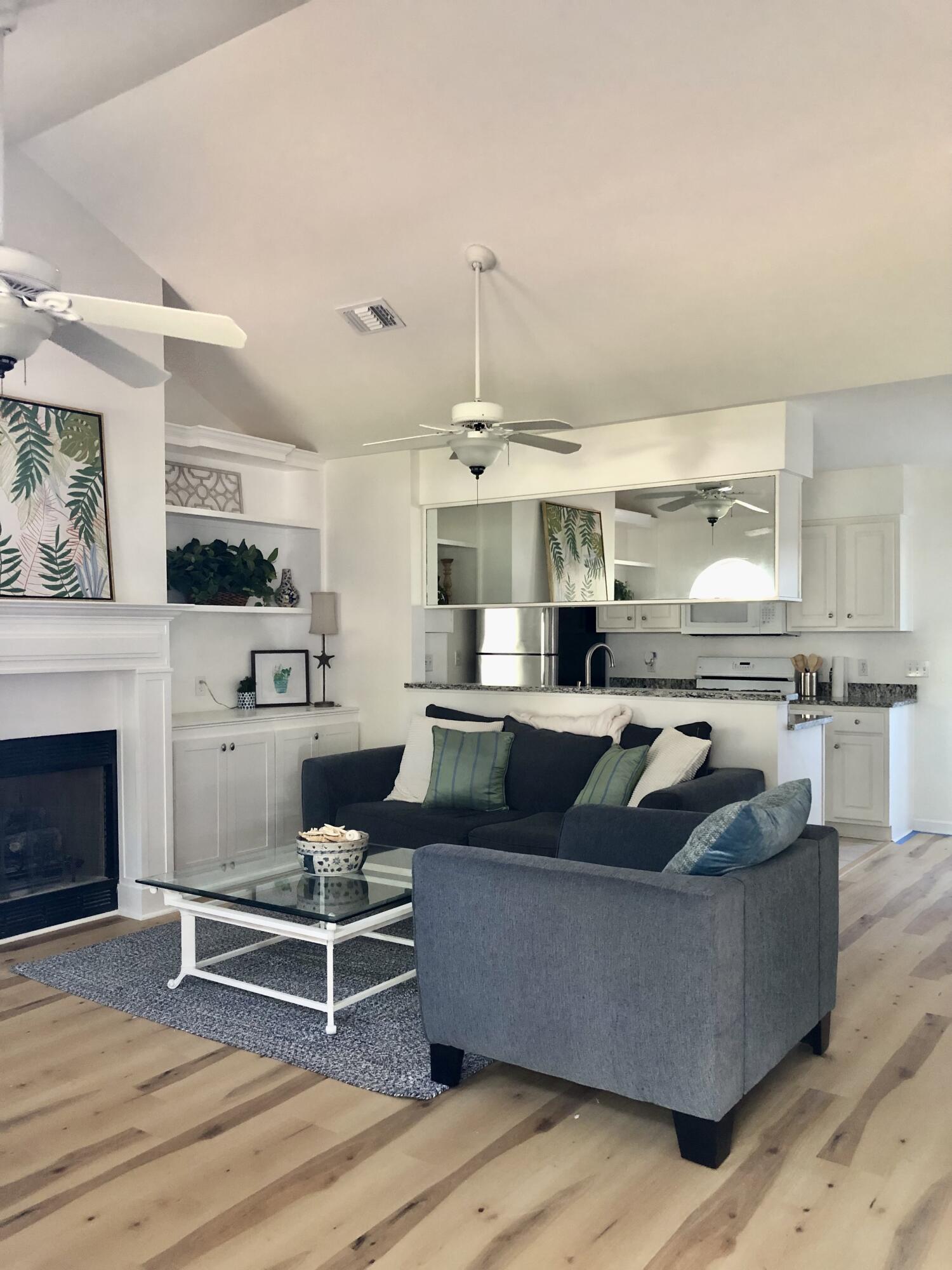 OAK HARBOUR T/H VILLAS - Residential