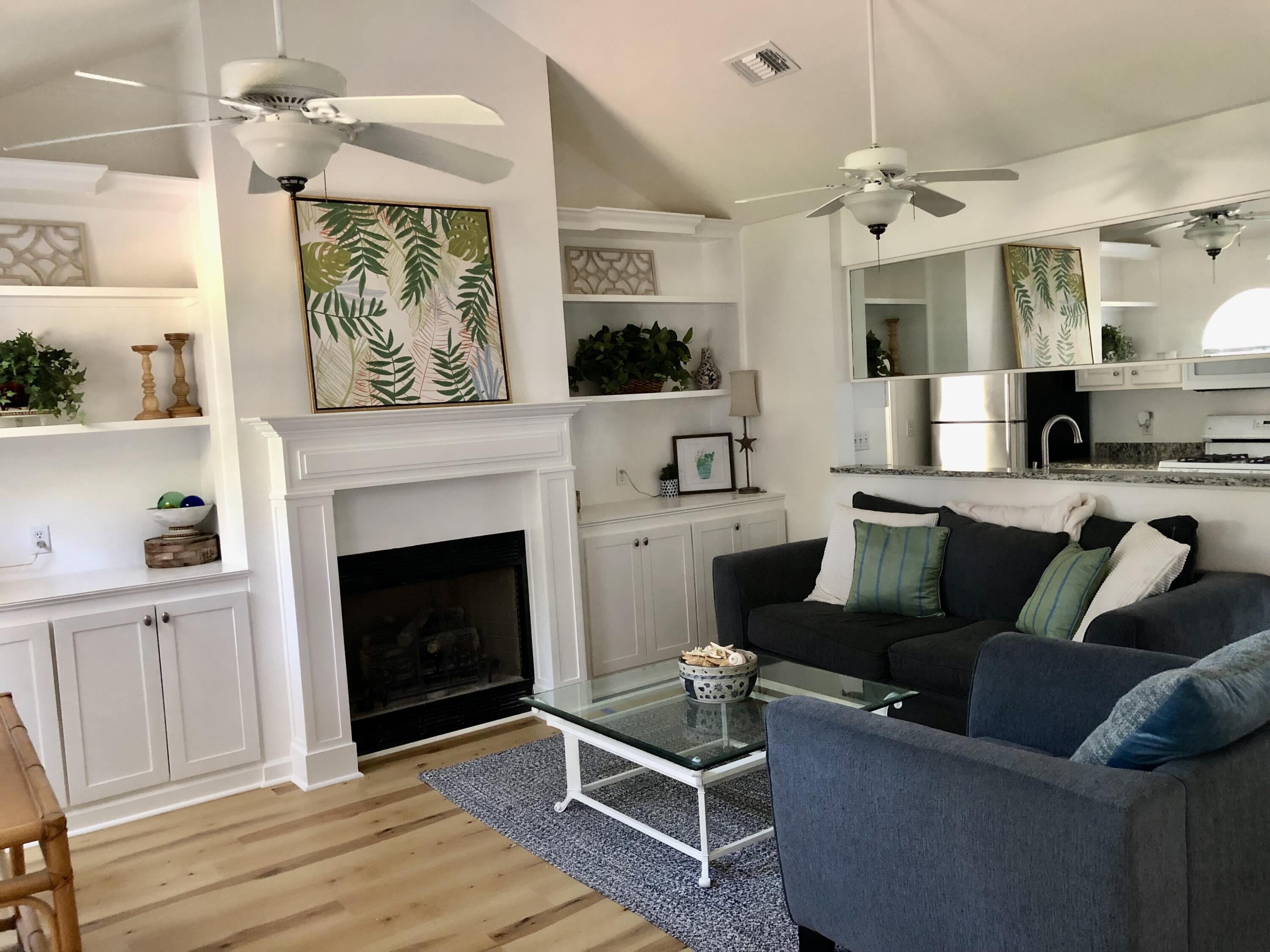 OAK HARBOUR T/H VILLAS - Residential