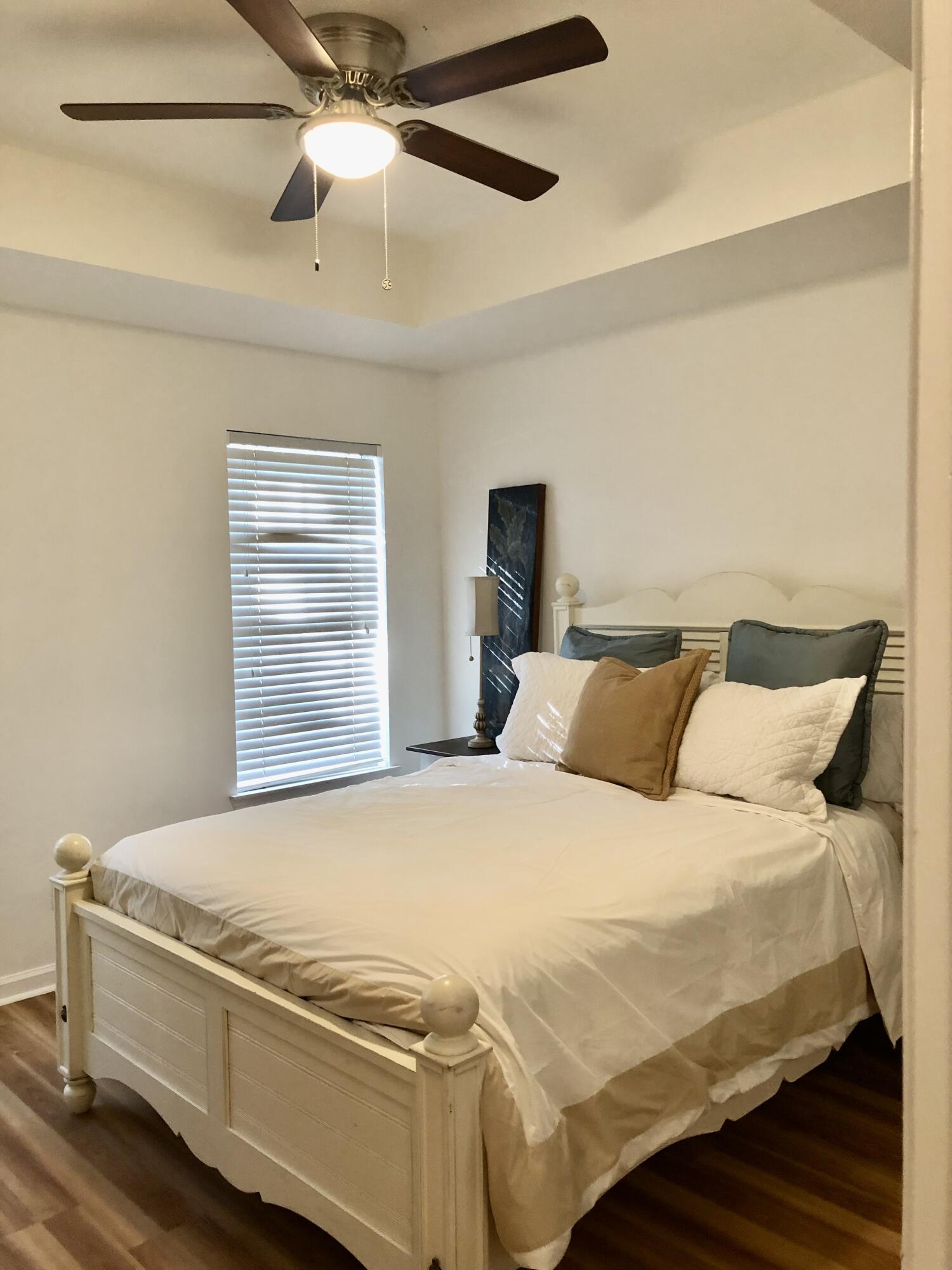 OAK HARBOUR T/H VILLAS - Residential