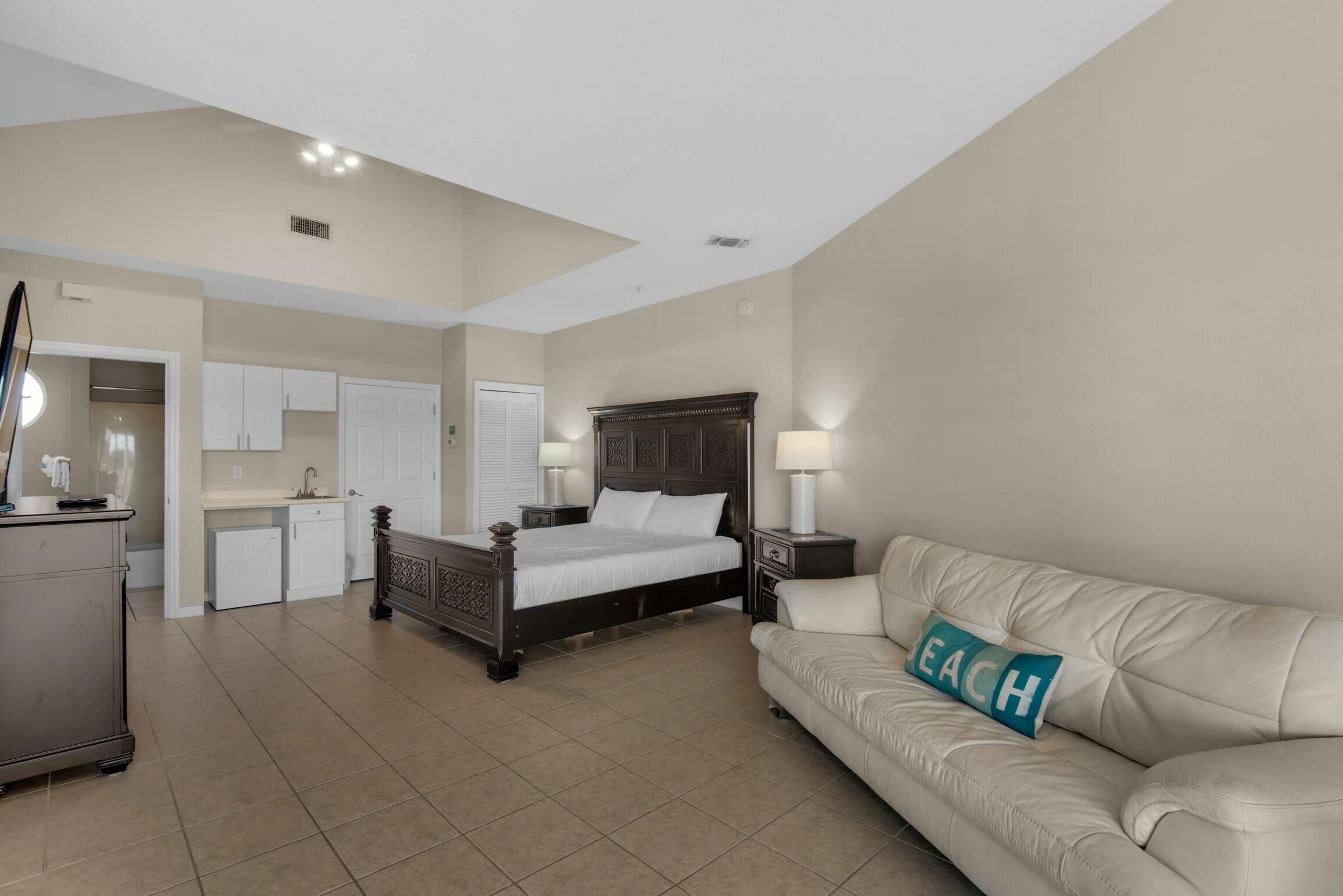BEACH POINTE - Residential