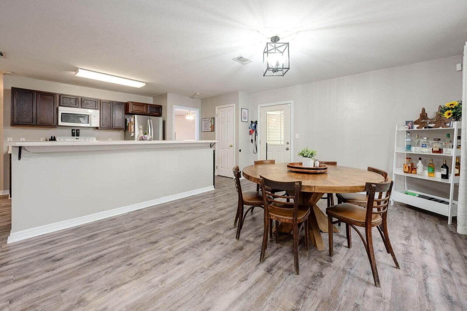 MORRIS ADDN TO CRESTVIEW - Residential Lease