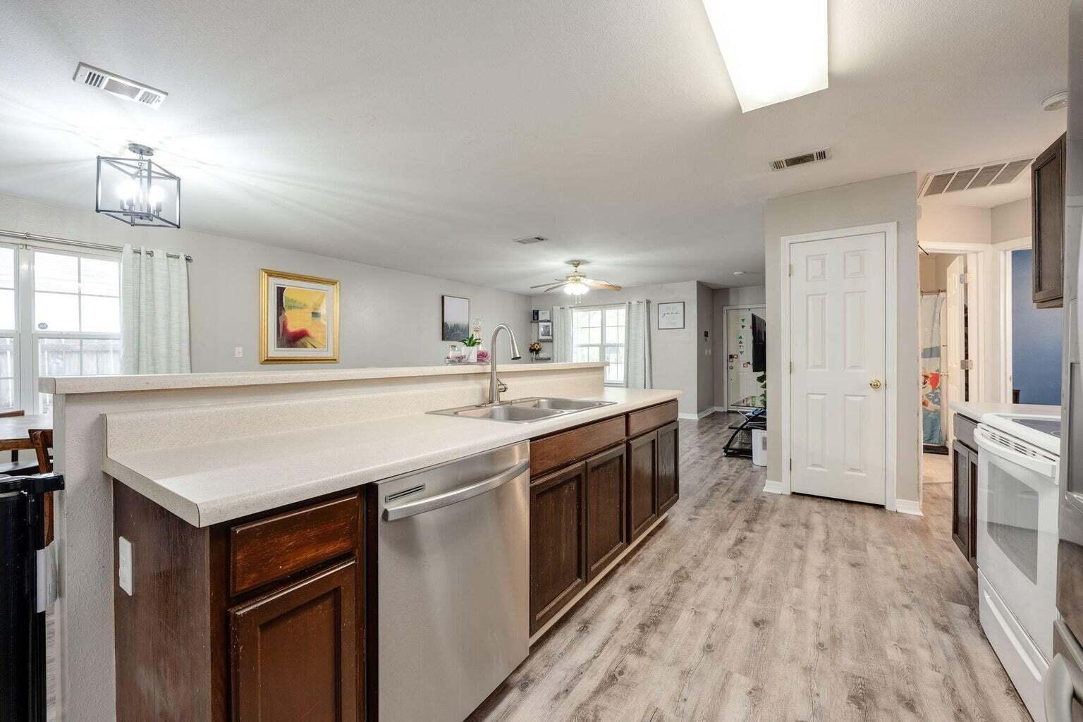 MORRIS ADDN TO CRESTVIEW - Residential Lease