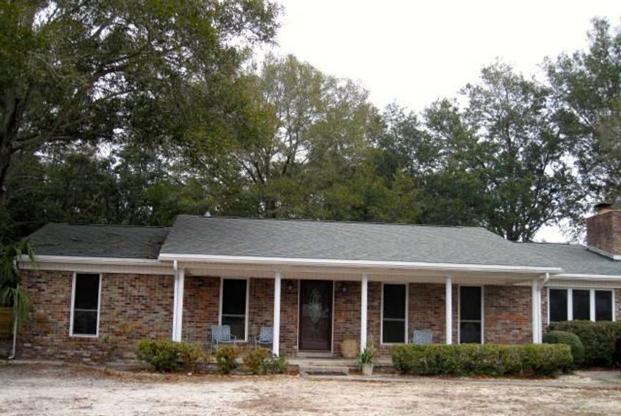 ATTENTION BUYERS!!! Seller to escrow $8250 with title company at closing to upgrade wiring in house to copper per bid from Noeal Danley Electric (call listing agent for copy of bid). House needs decorating, but priced to sell!!! The following items are already upgraded: many new windows, new interior window casings, some new interior doors, crown moulding, several newer light fixtures & fans, some newer interior paint. Flat screen TV over fireplace stays. Roof & heating/AC approx. 10 years old. Very large yard in cul-de-sac on small secluded street. Great location - convenient to Uptown Station and Downtown FWB. Walk to FWB Yacht Club and popular neighborhood park at Hughes St. and Walton Dr. Priced to sell quickly!!!