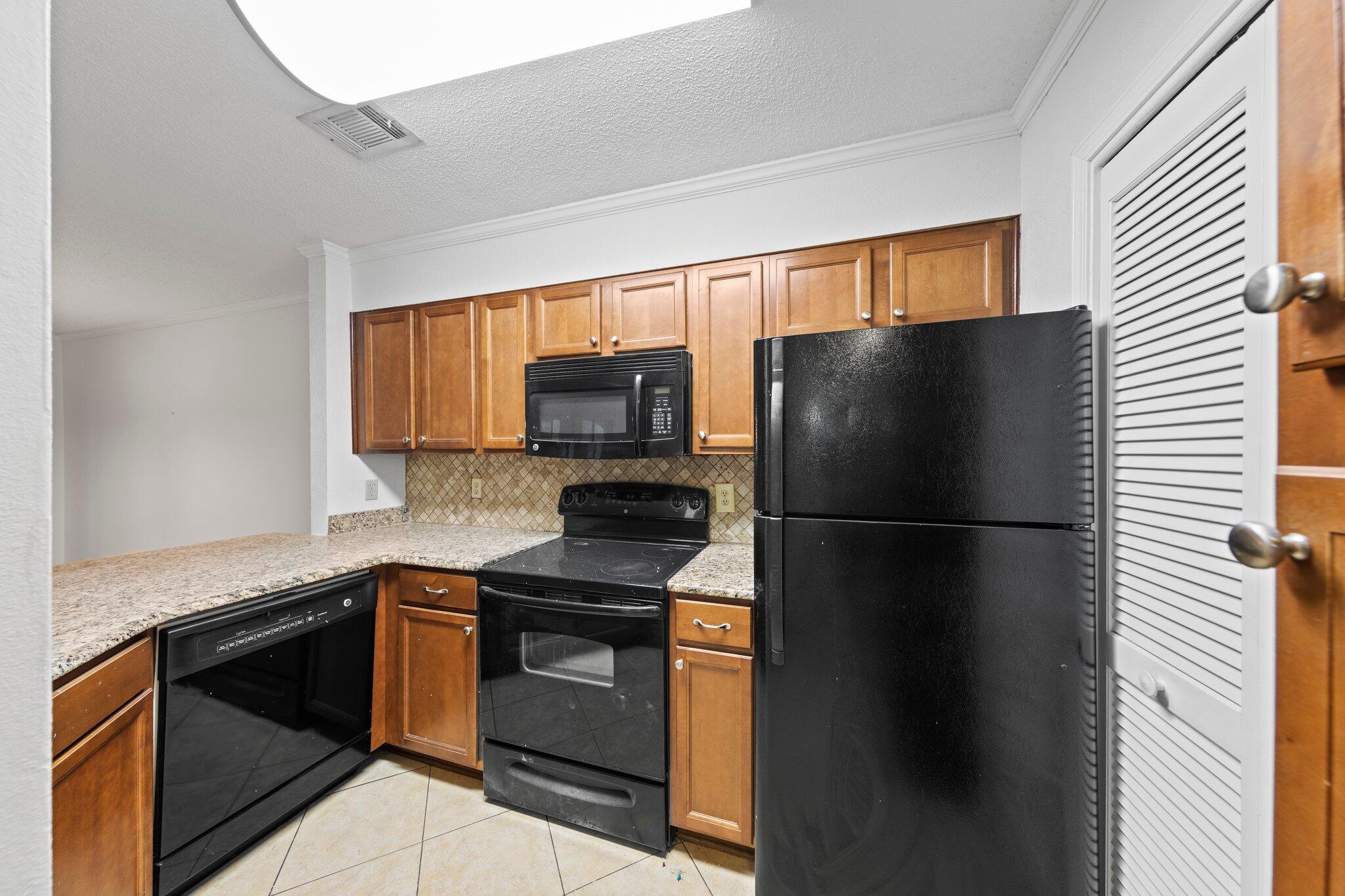 LAKESIDE CONDO AT BLUEWATER BAY - Residential