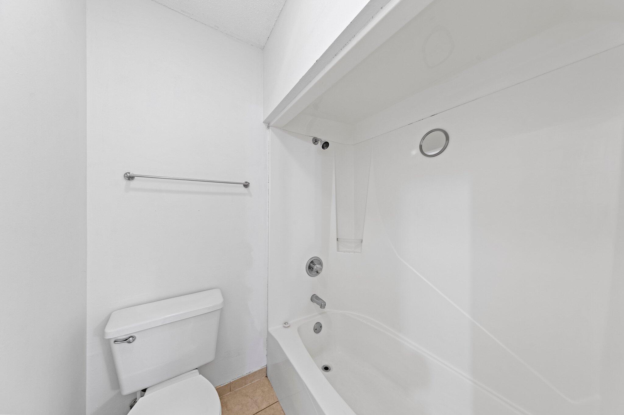 LAKESIDE CONDO AT BLUEWATER BAY - Residential