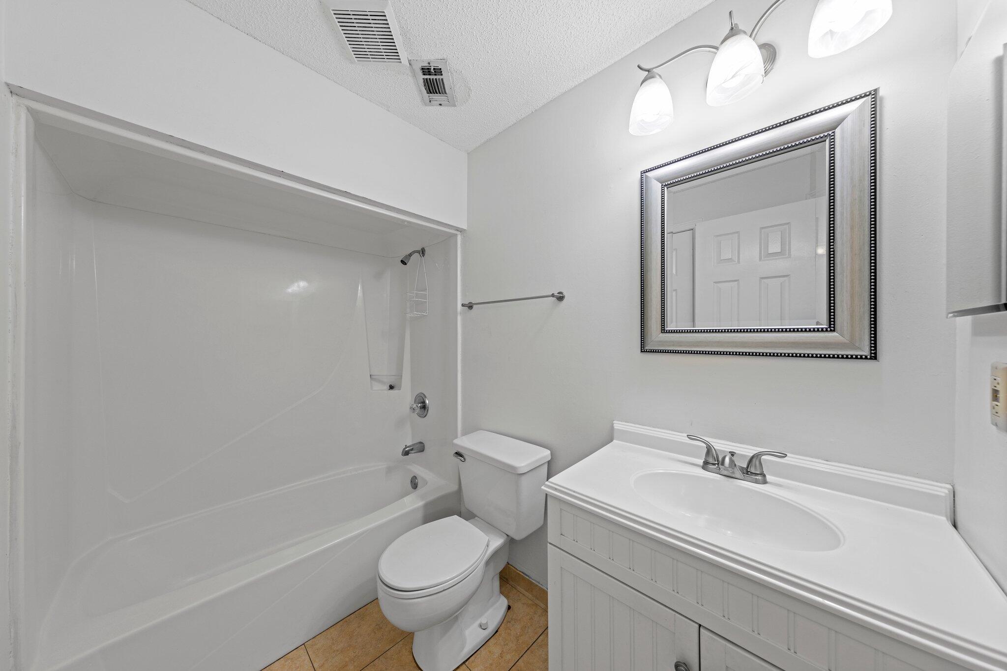 LAKESIDE CONDO AT BLUEWATER BAY - Residential