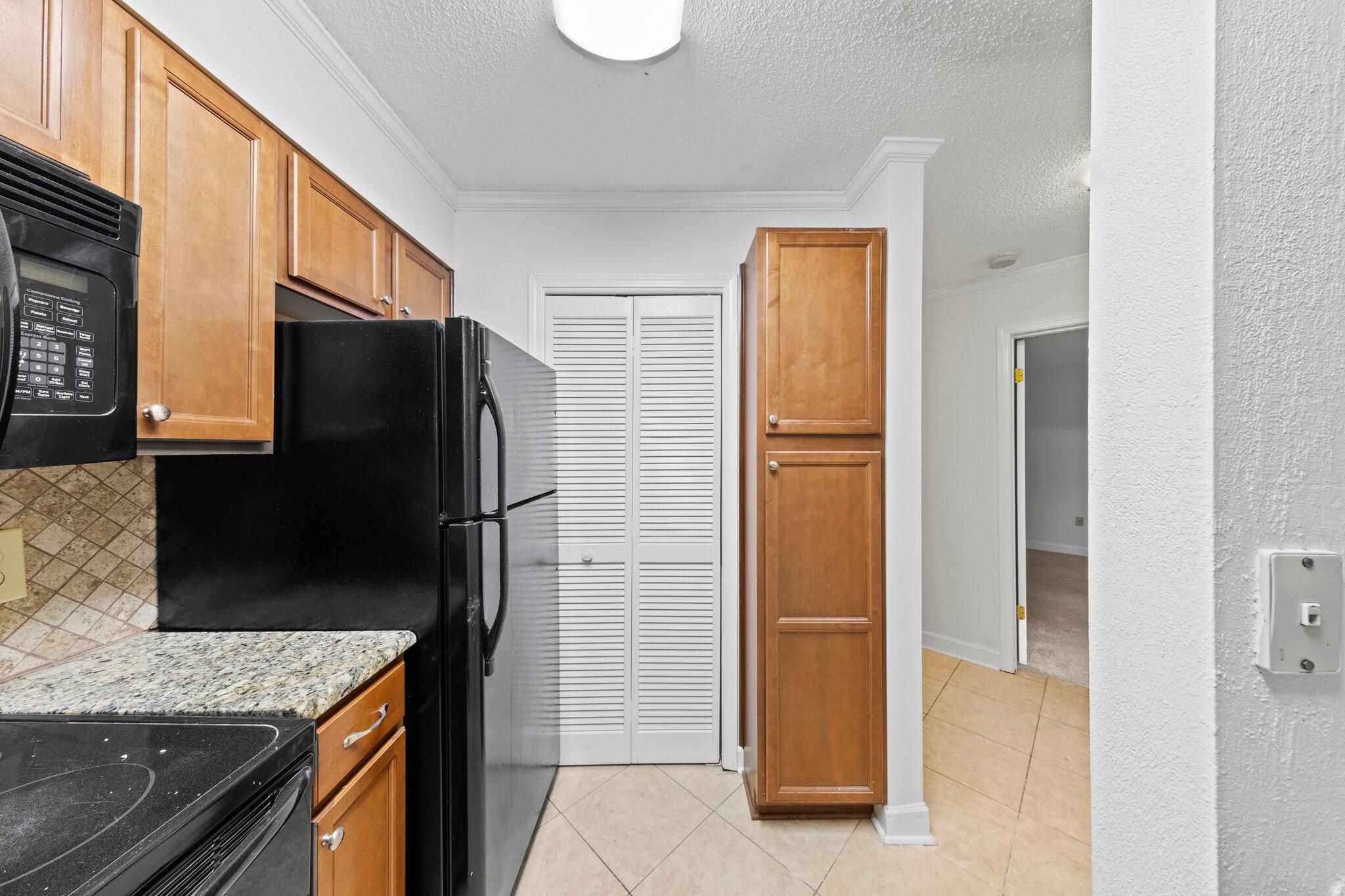 LAKESIDE CONDO AT BLUEWATER BAY - Residential