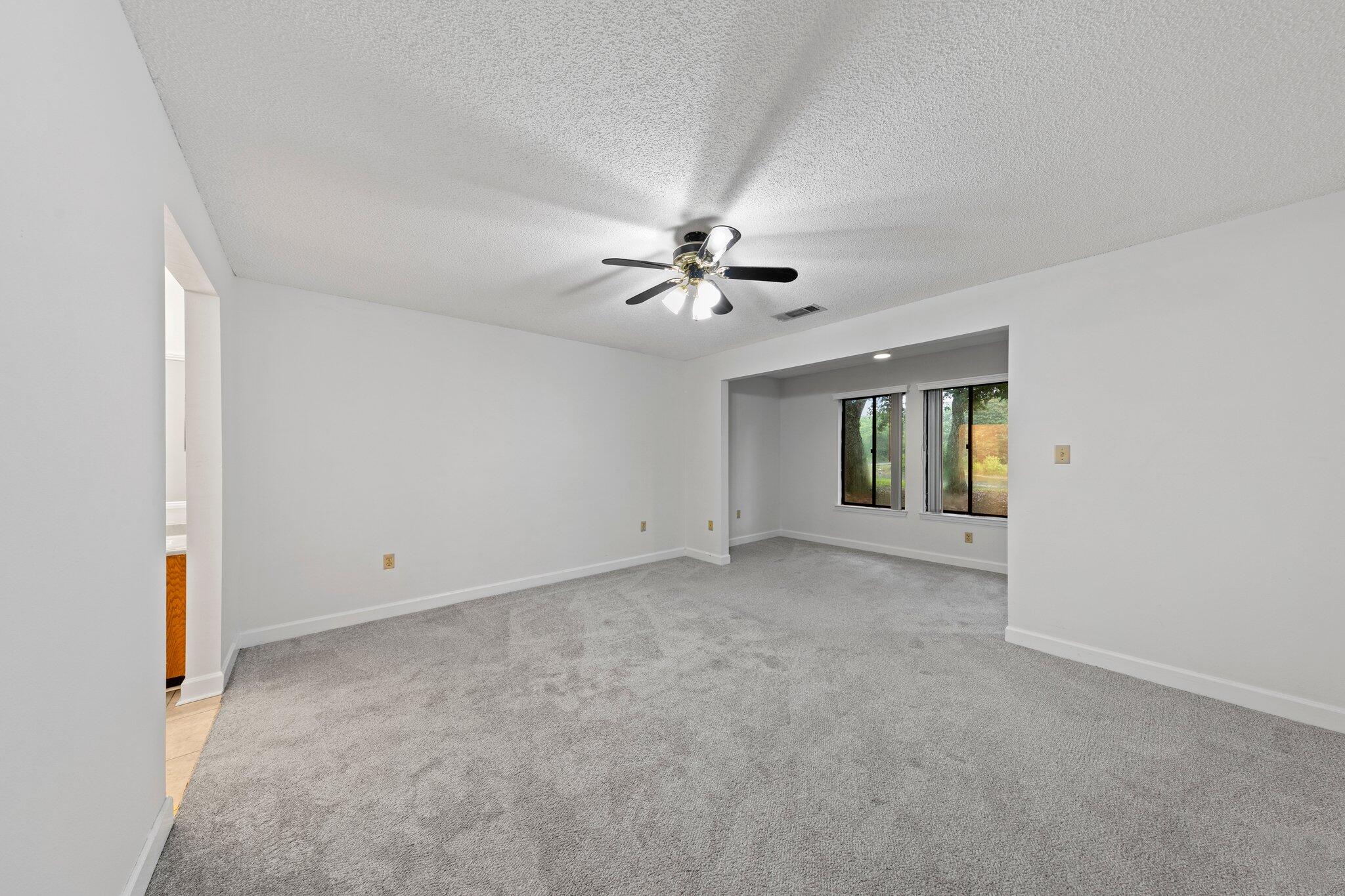 LAKESIDE CONDO AT BLUEWATER BAY - Residential