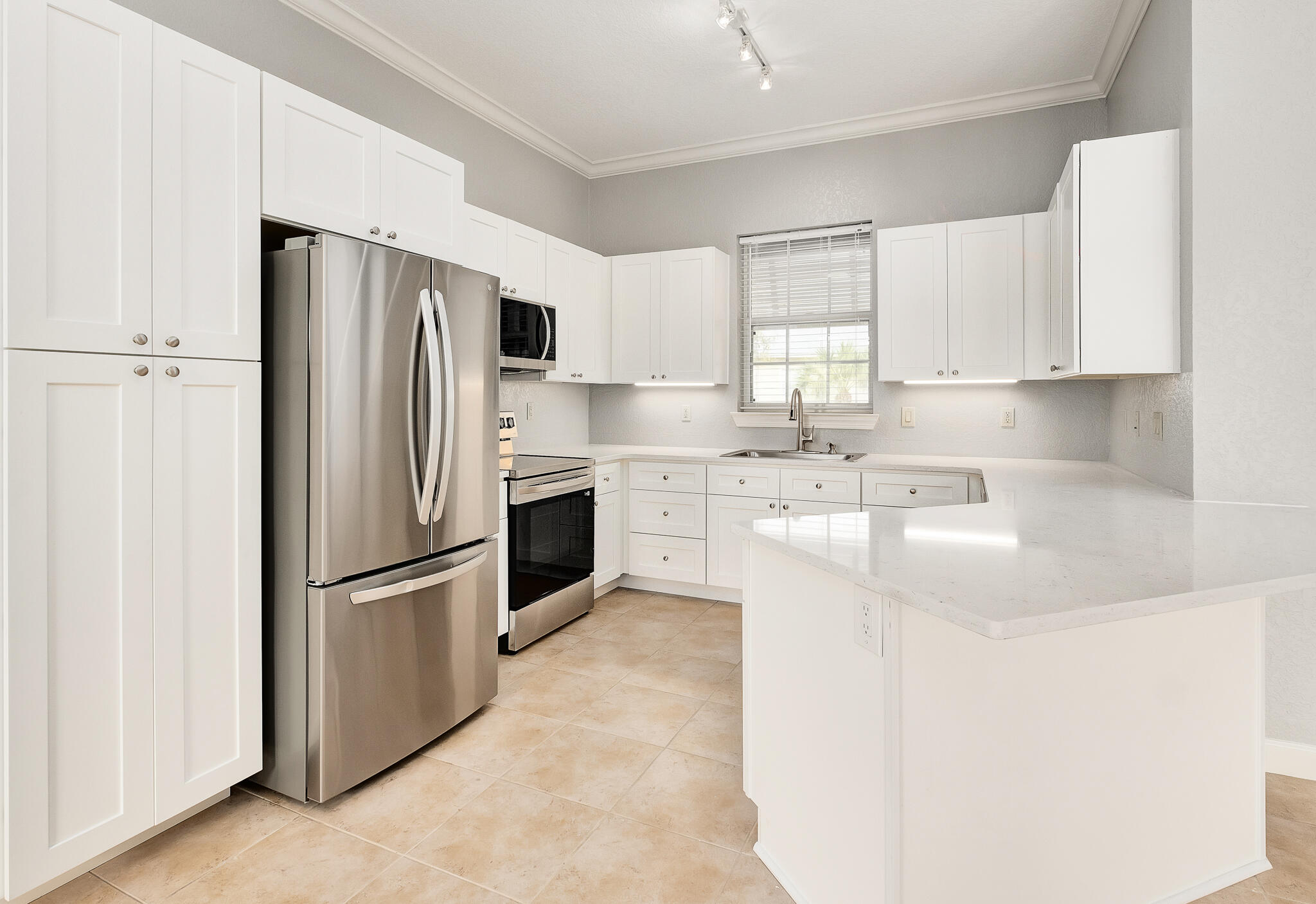 CRYSTAL COVE - Residential